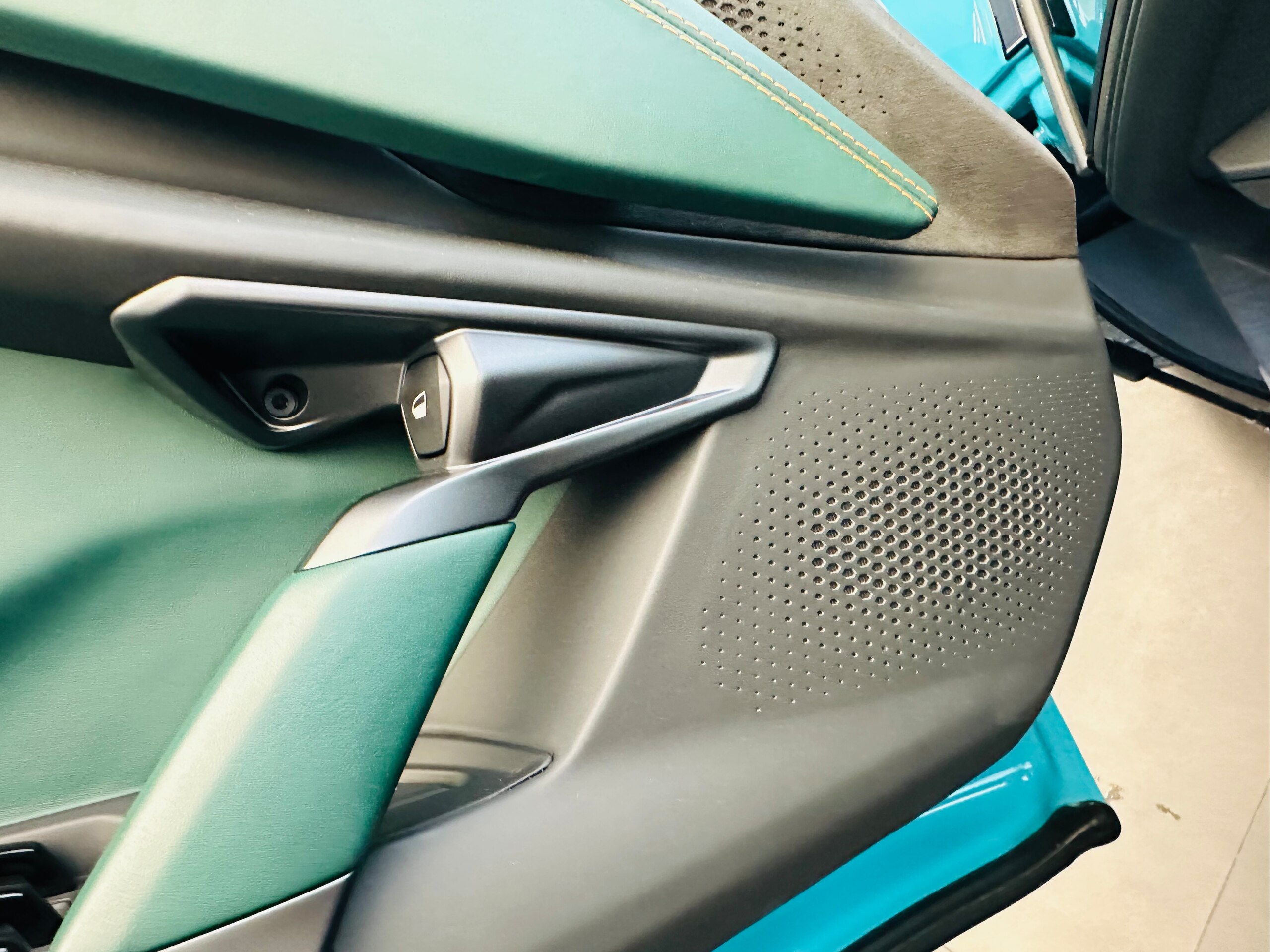 2025 Lamborghini Revuelto