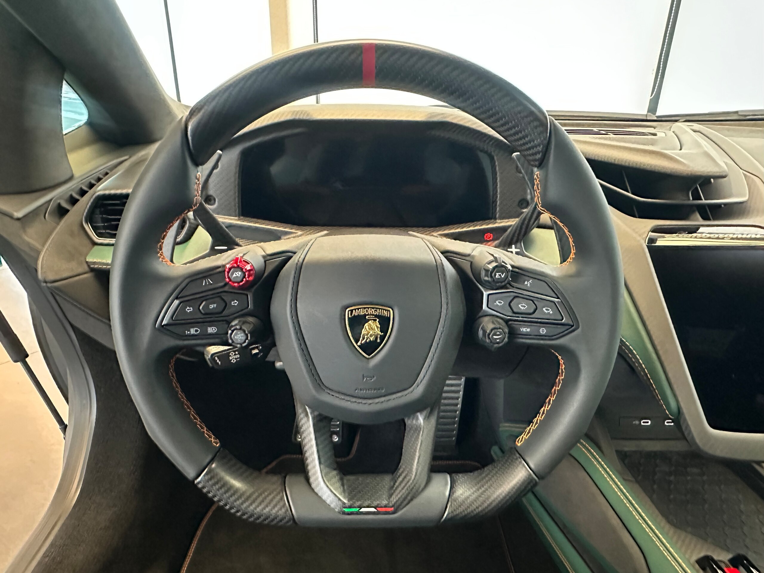 2025 Lamborghini Revuelto