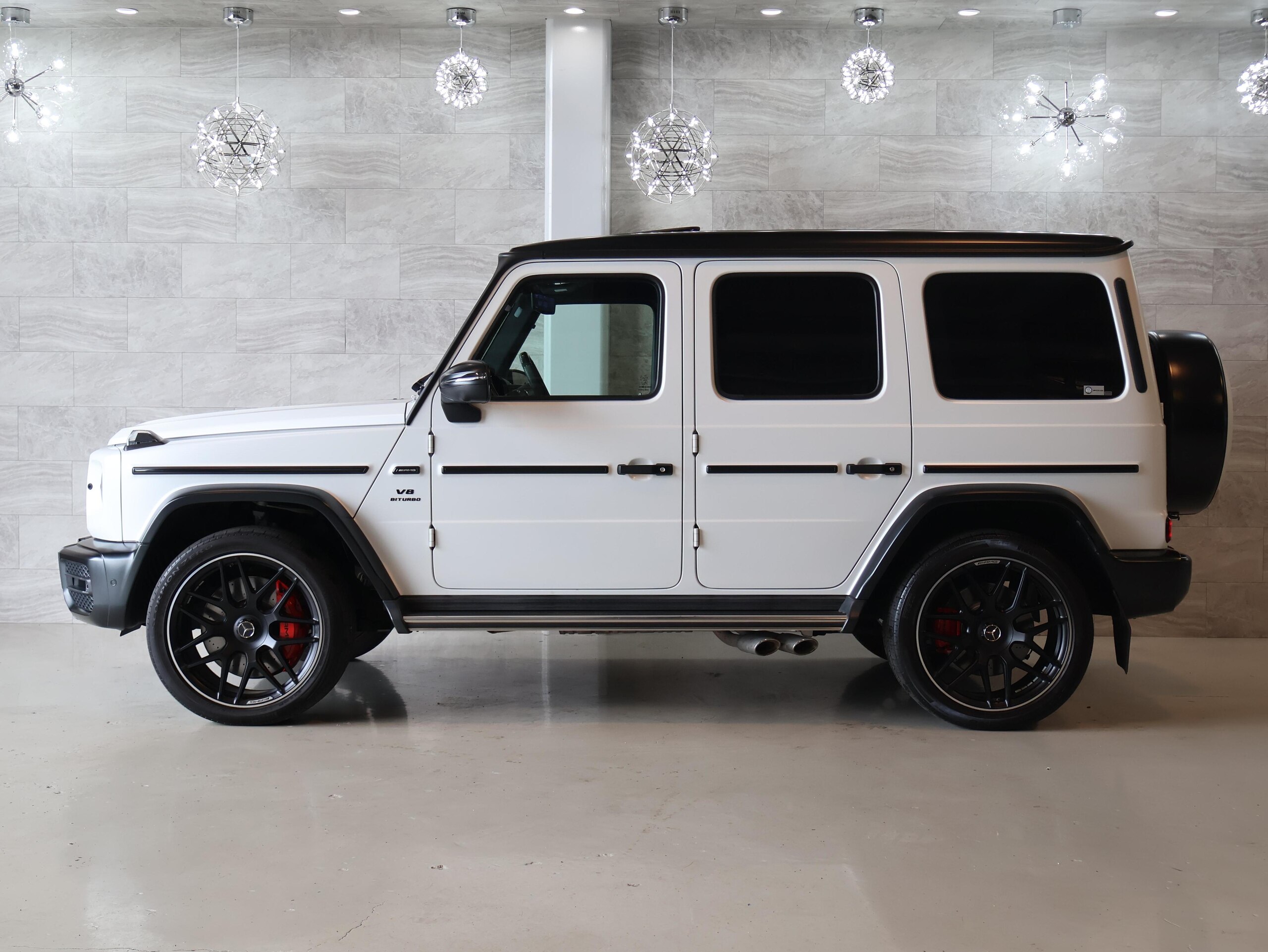2022 Mercedes-AMG G-Class - メルセデスＡＭＧ Gクラス G63 マグノ ヒーロー エディション 4WD 正規ディーラー マヌファクトゥーワプログラム インテリアカーボン ナッパレザーシート(シートエアコン&シートヒーター) サンルーフ 純正ナビ(フルセグTV) 左ハンドル 純正マッドブラックホイール