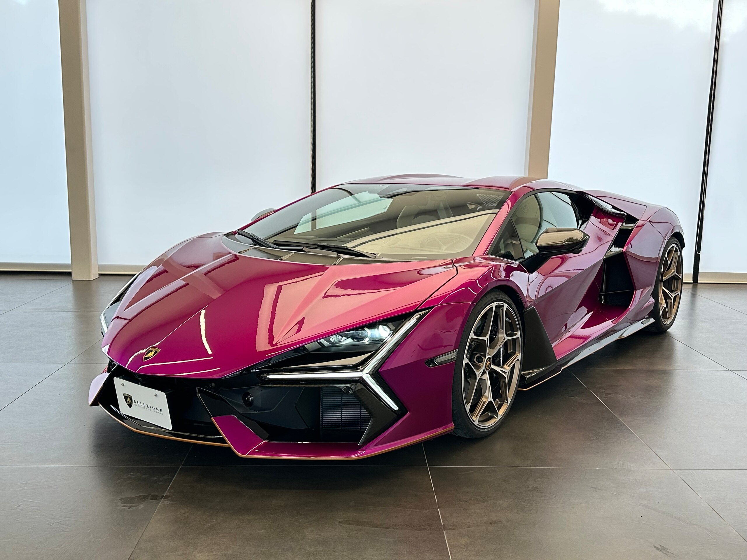 2025 Lamborghini Revuelto