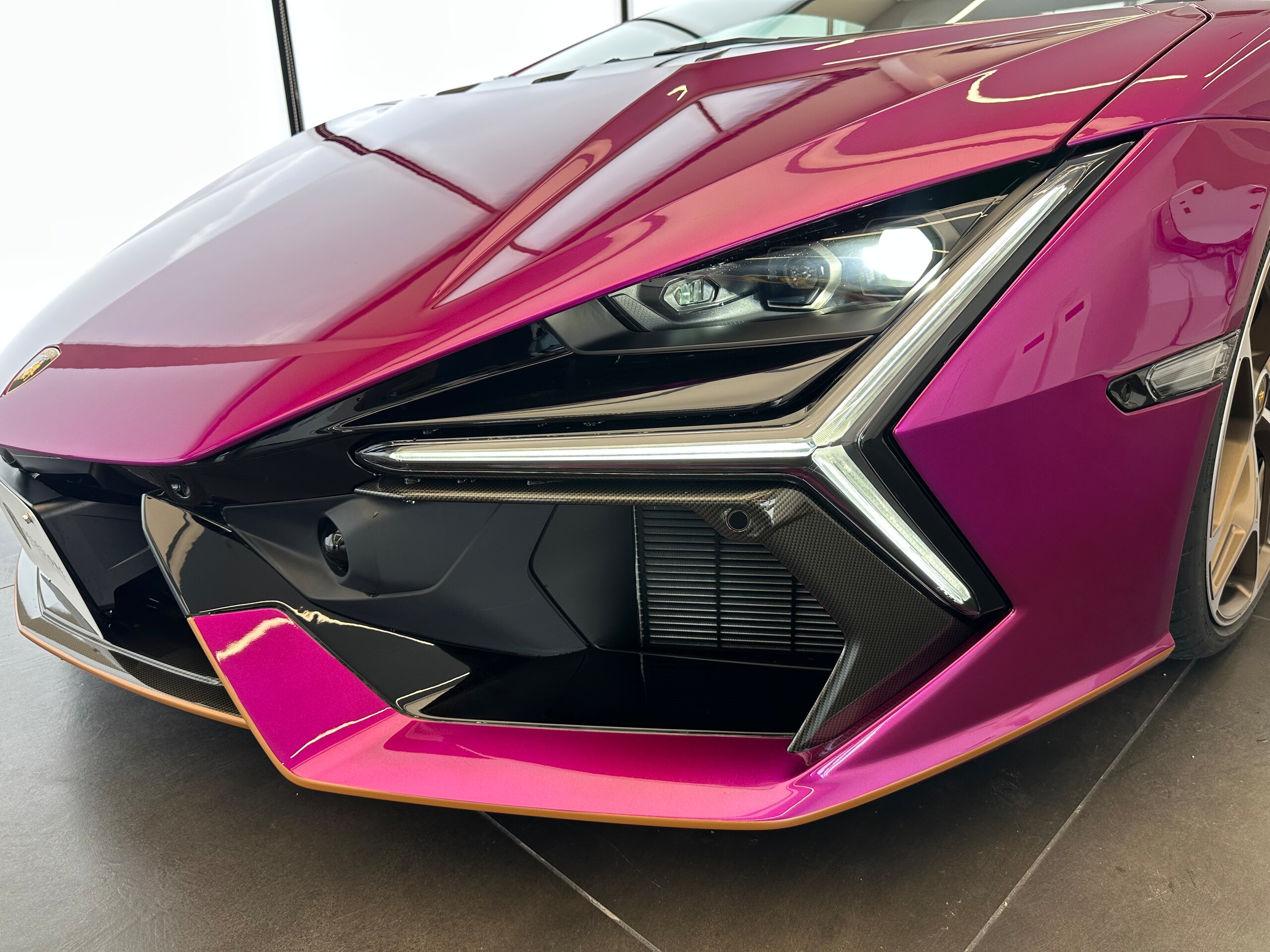 2025 Lamborghini Revuelto
