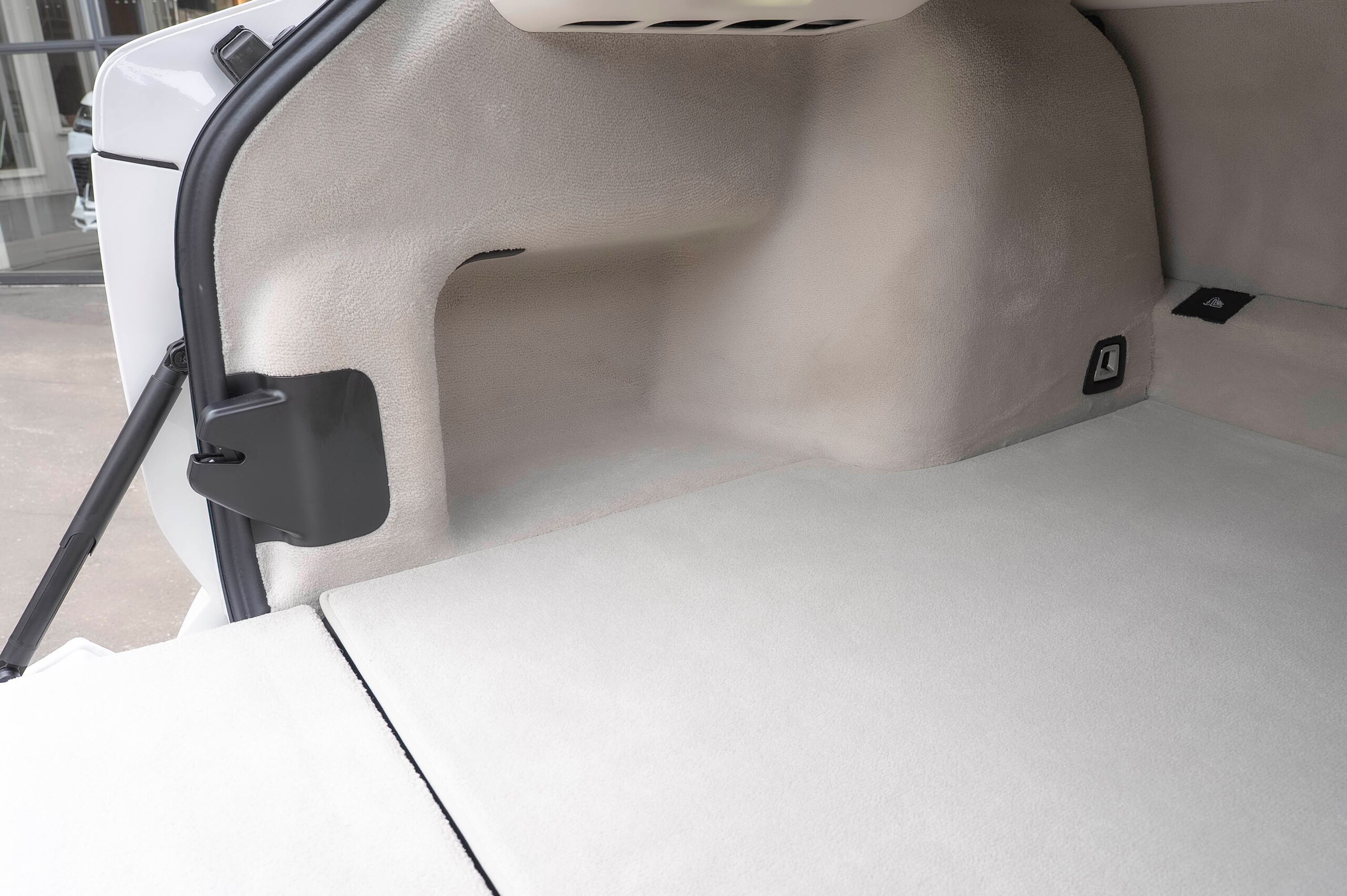 2025 Rolls-Royce Cullinan - ロールスロイス カリナン 6.75 4WD 全周囲カメラ ナビ フルセグTV 後席モニター 22インチツインスポークパートポリッシュ ピアノホワイト ラウンジシート シューティングスターヘッドライナー RRヘッドレスト刺績