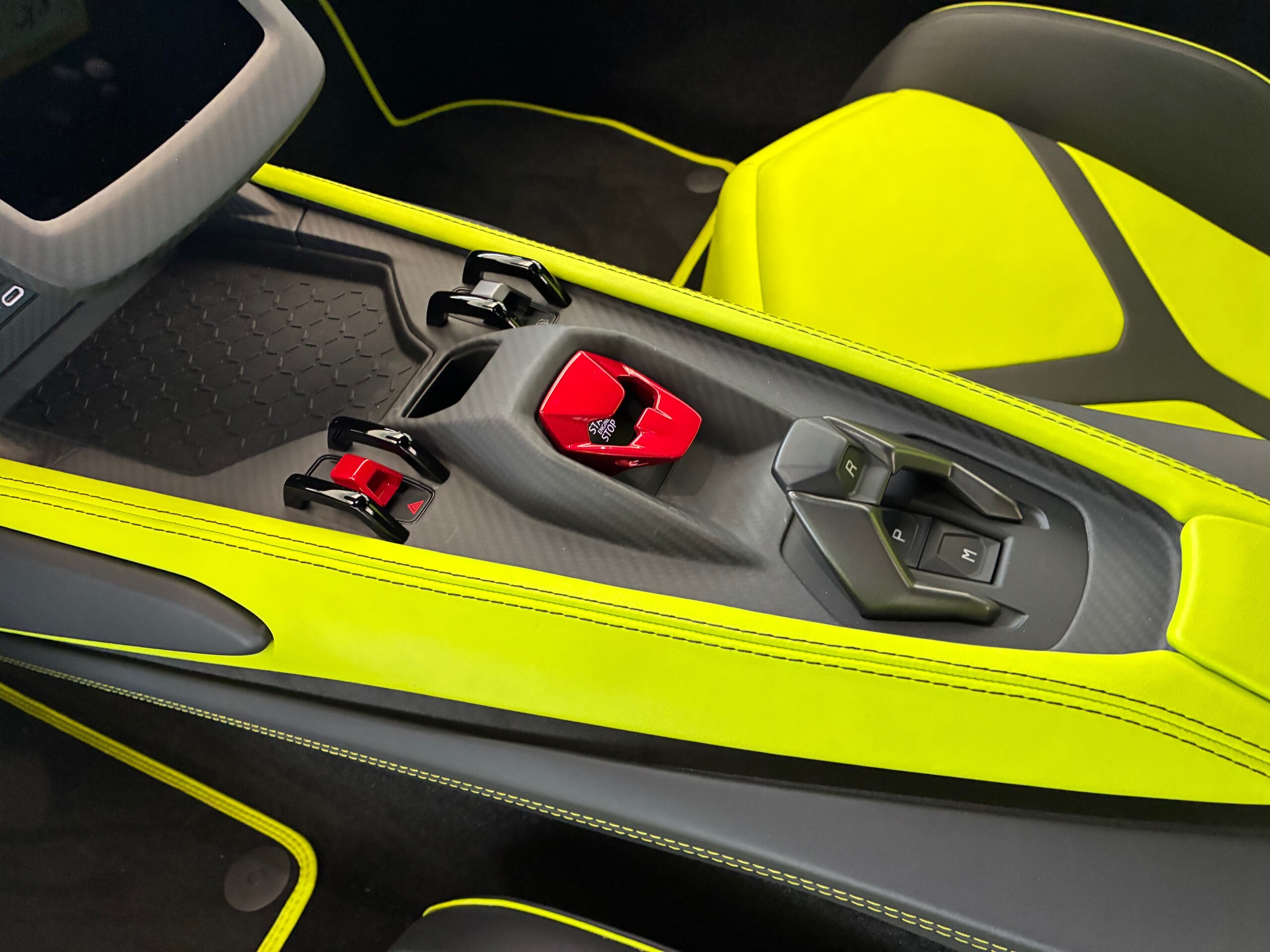2025 Lamborghini Revuelto - ランボルギーニ レヴエルト 6.5 4WD Aerodynamic door fin in Carbon Matt Lower exterior carbon package - matt Rims Triguero Matt Titanium (20/21 forged) Titanium bolts