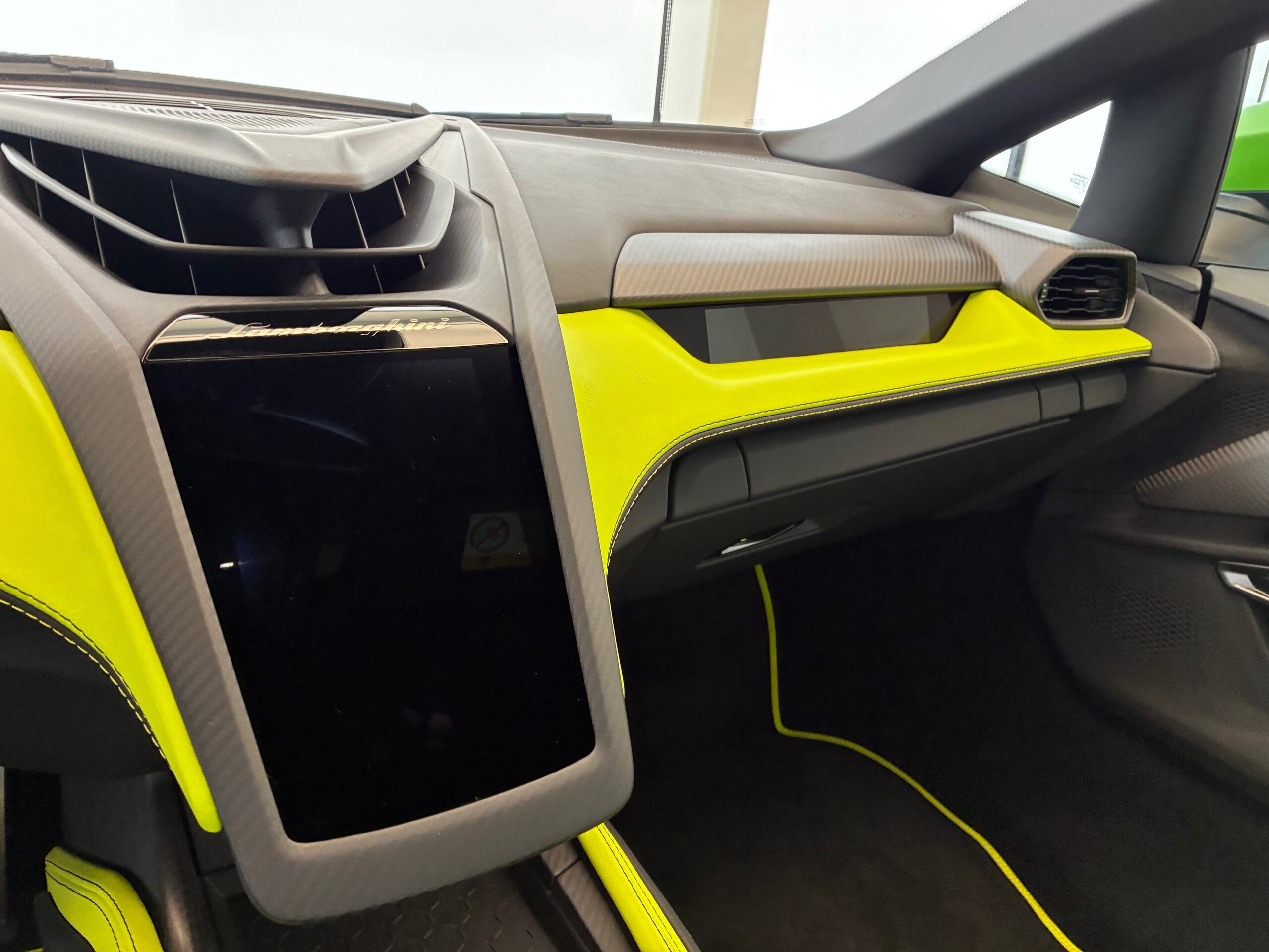 2025 Lamborghini Revuelto - ランボルギーニ レヴエルト 6.5 4WD Aerodynamic door fin in Carbon Matt Lower exterior carbon package - matt Rims Triguero Matt Titanium (20/21 forged) Titanium bolts