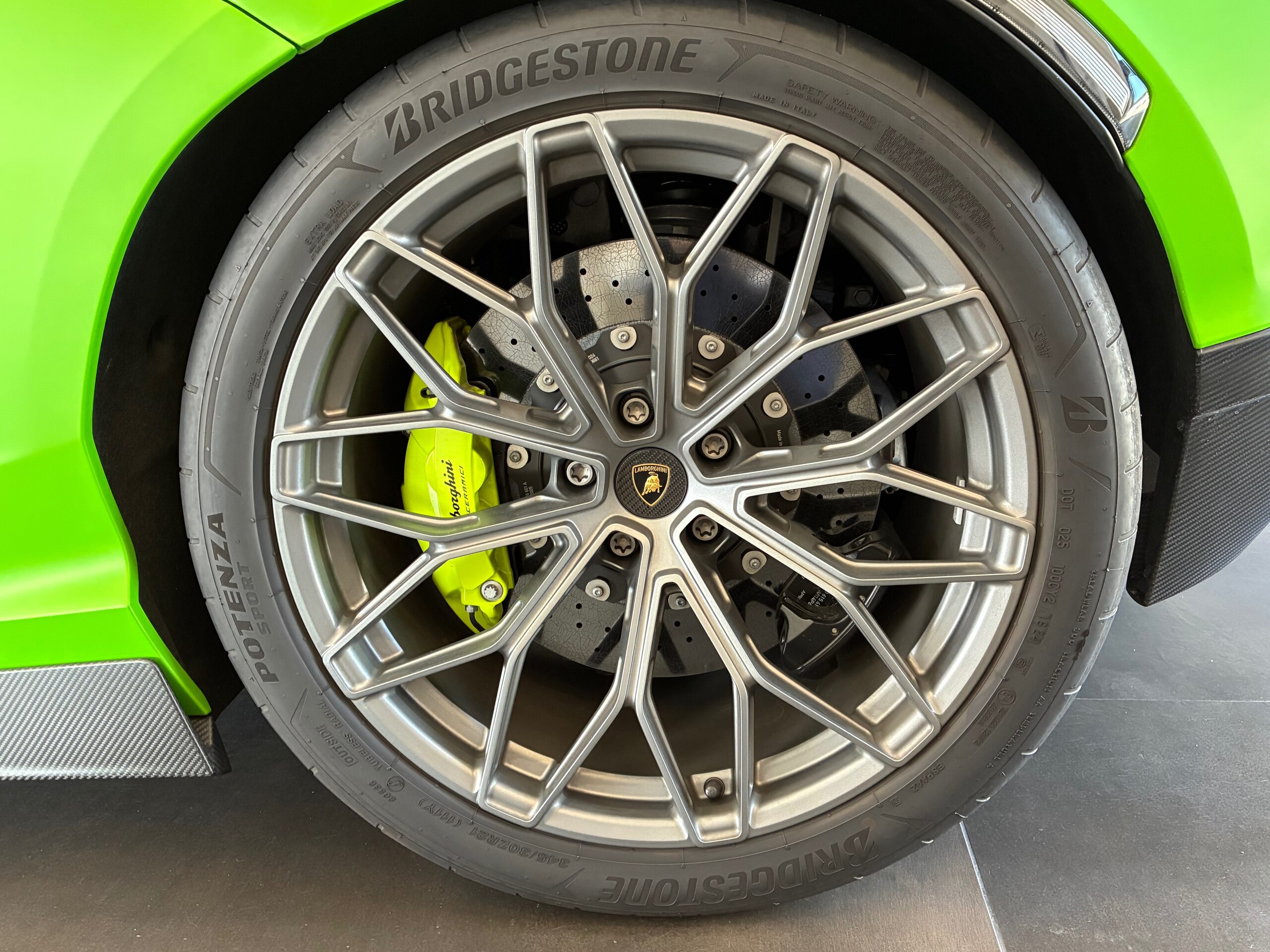 2025 Lamborghini Revuelto - ランボルギーニ レヴエルト 6.5 4WD Aerodynamic door fin in Carbon Matt Lower exterior carbon package - matt Rims Triguero Matt Titanium (20/21 forged) Titanium bolts