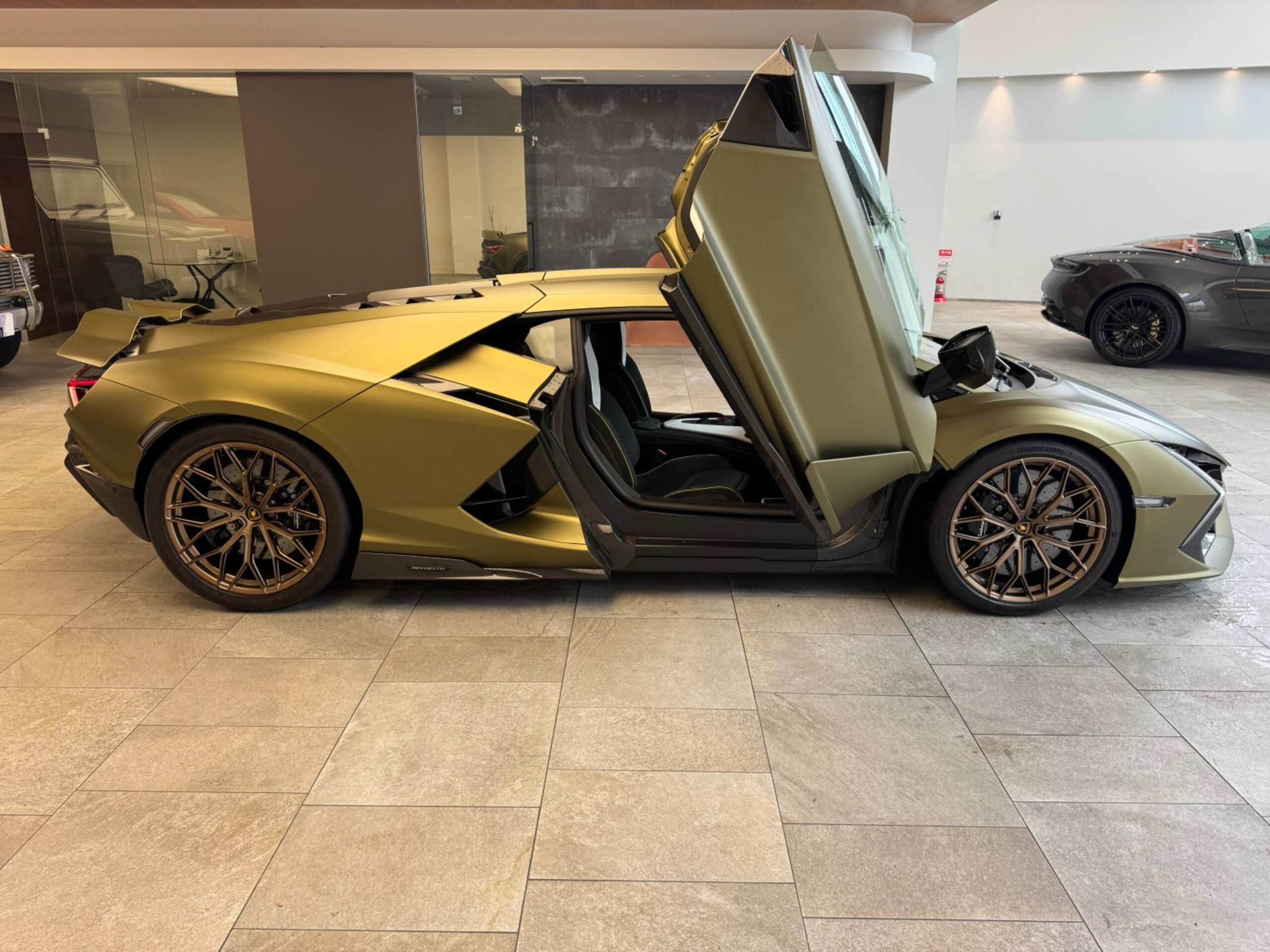 2024 Lamborghini Revuelto - 2024 لامبورغيني Revuelto