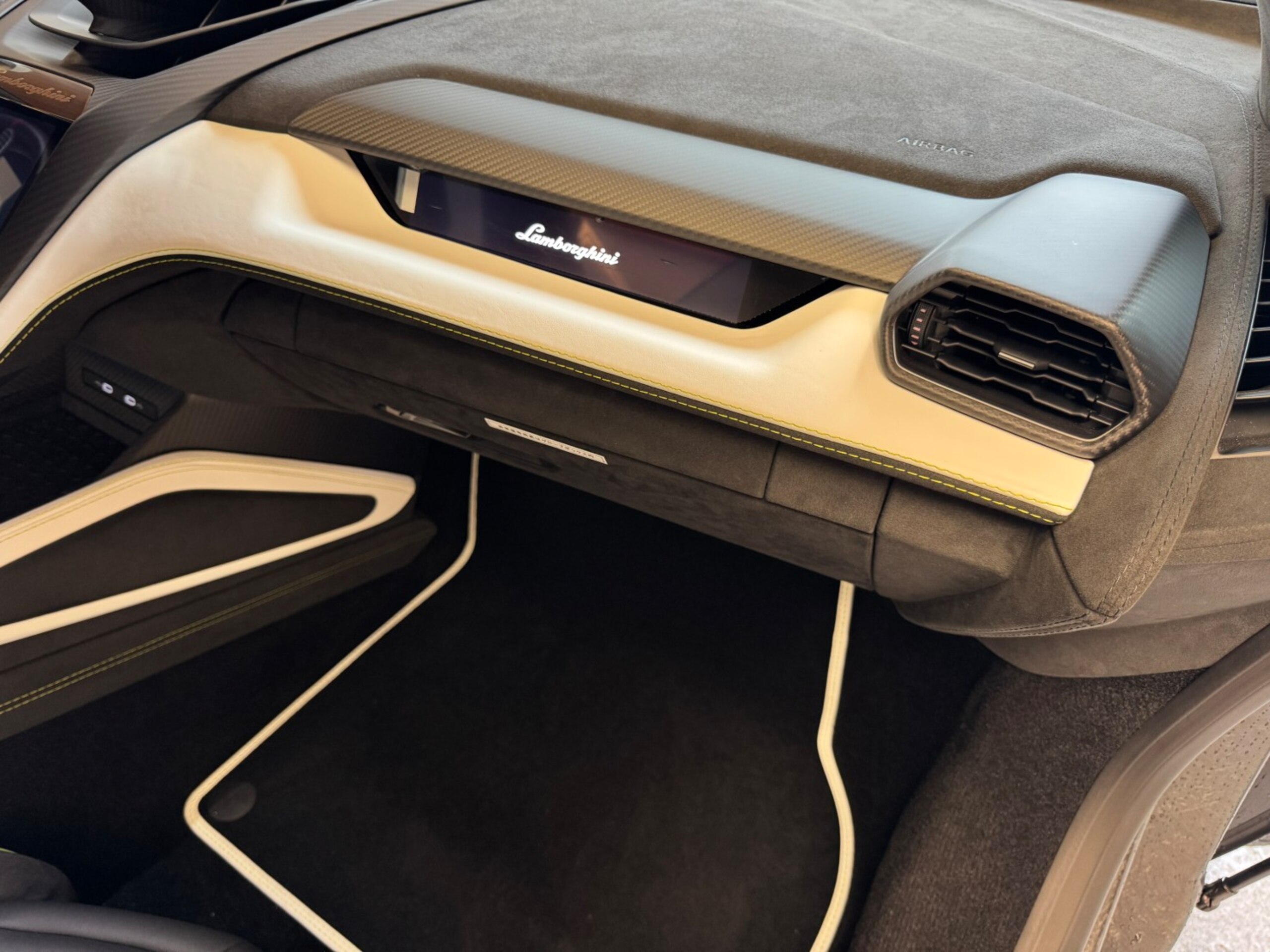 2024 Lamborghini Revuelto - 2024 لامبورغيني Revuelto