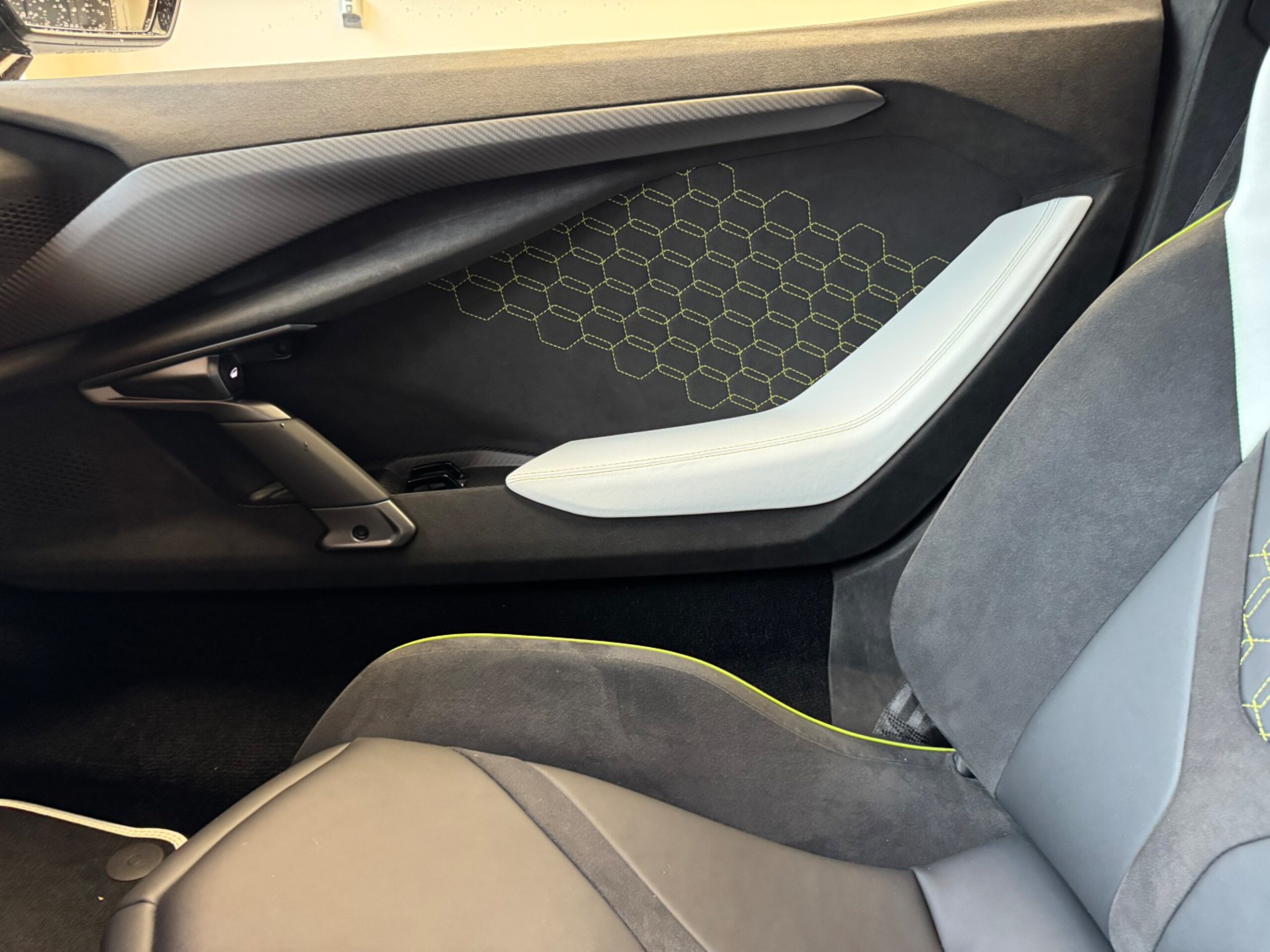 2024 Lamborghini Revuelto - 2024 لامبورغيني Revuelto