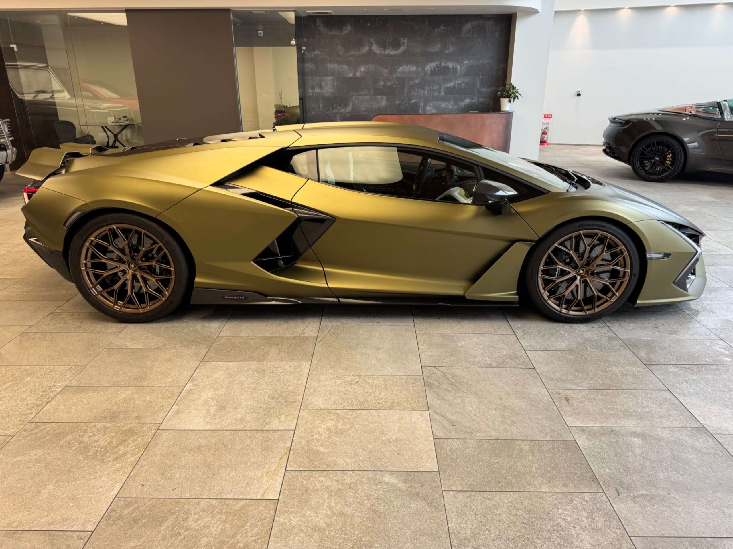 2024 Lamborghini Revuelto - 2024 لامبورغيني Revuelto