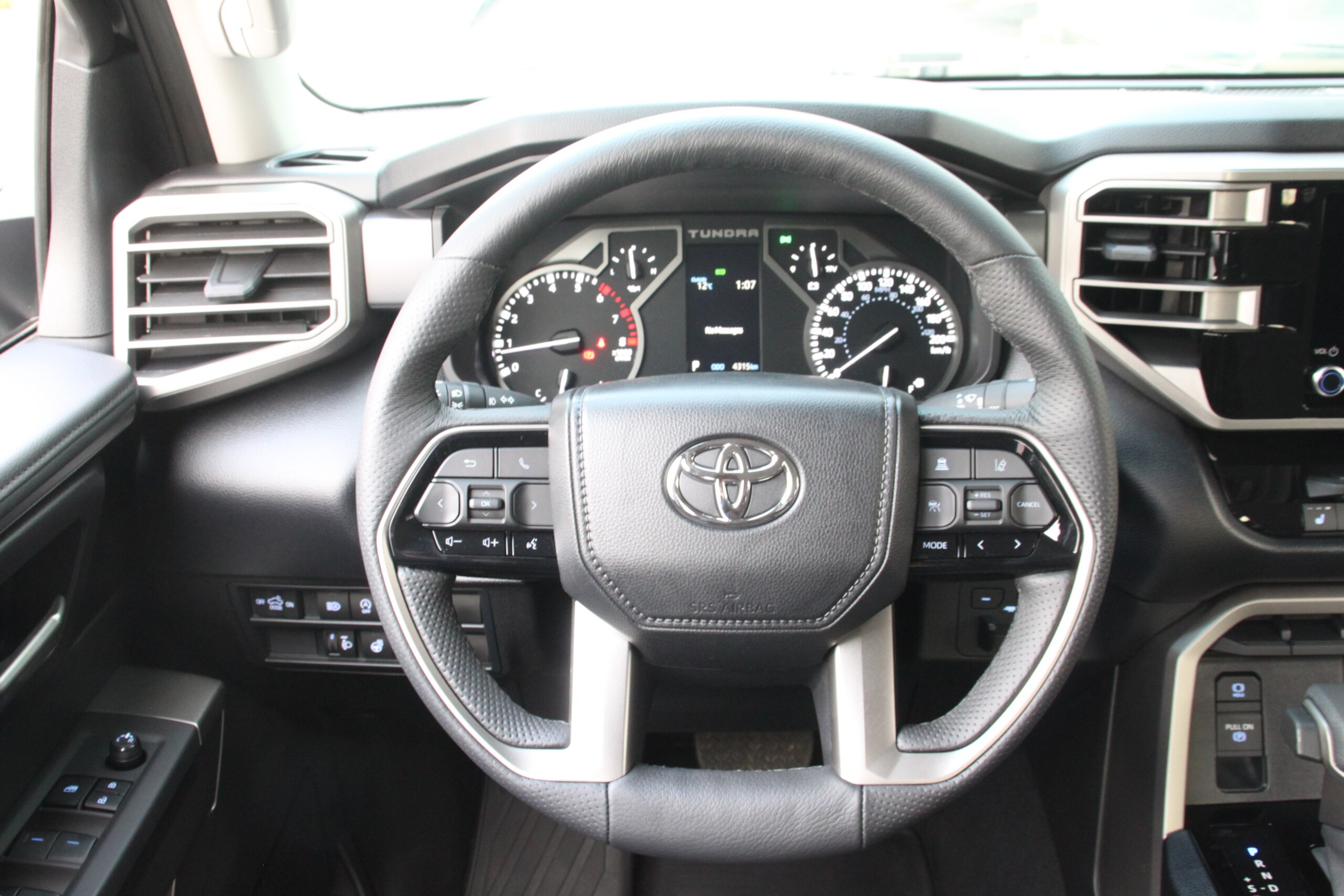2024 Toyota Tundra - 米国トヨタ タンドラ クルーマックスSR 3.5ツインターボV6 4WD 10速AT アイドリングストップ LEDヘッドランプ ワイヤレスCarPlay オートA/C フロントシートヒーター ドライブモードセレクト バックカメラ ダイナミックレーダークルーズコントロール