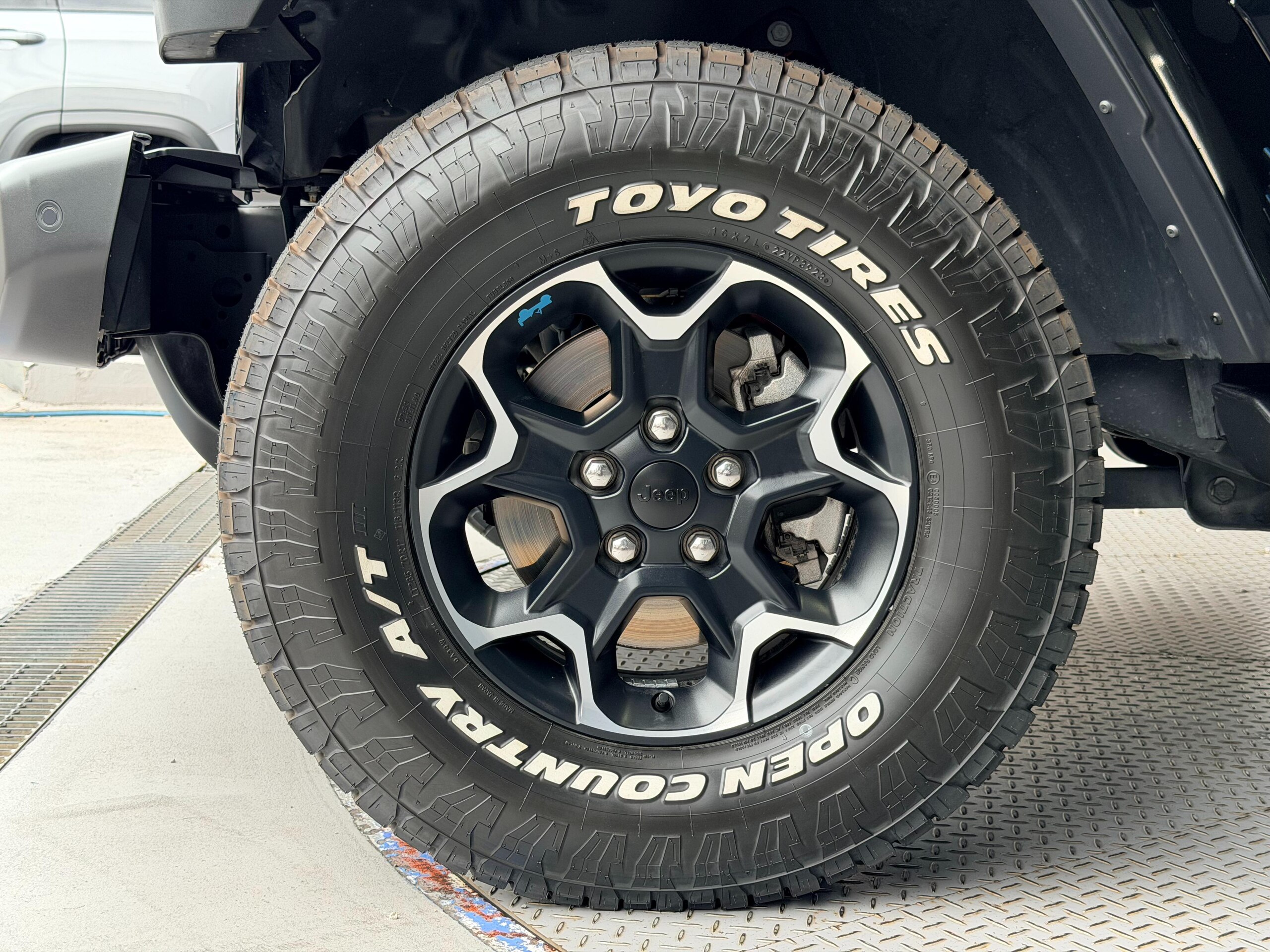 2023 Jeep Wrangler - ジープ ラングラー アンリミテッド ルビコン 4xe 4WD プラグインハイブリッド サイドステップ アップルカープレイ アンドロイドオート シートヒーター ステアリングヒーター アルパイン製オーディオ TV アダプティブクルーズコントロール