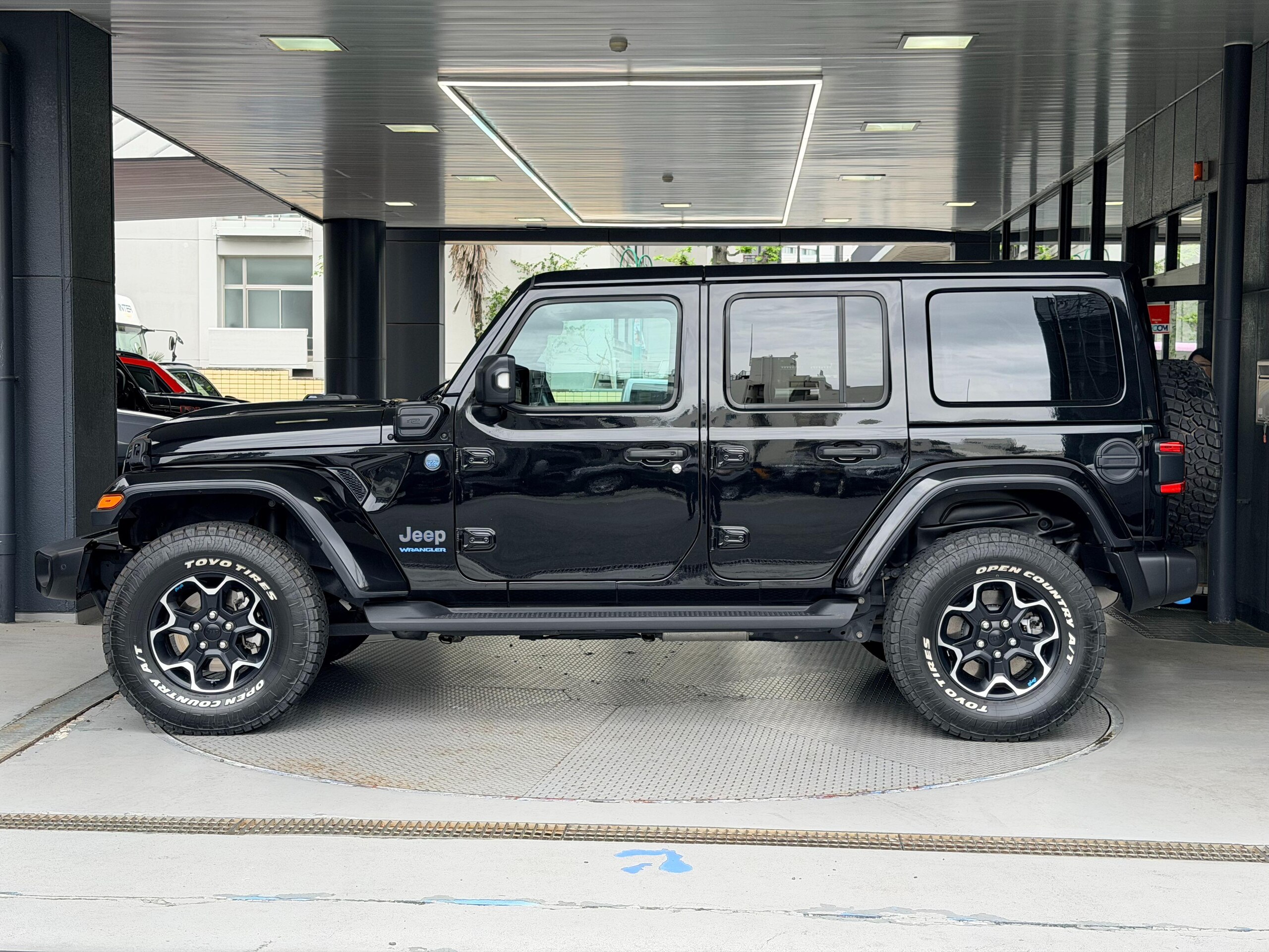 2023 Jeep Wrangler - ジープ ラングラー アンリミテッド ルビコン 4xe 4WD プラグインハイブリッド サイドステップ アップルカープレイ アンドロイドオート シートヒーター ステアリングヒーター アルパイン製オーディオ TV アダプティブクルーズコントロール