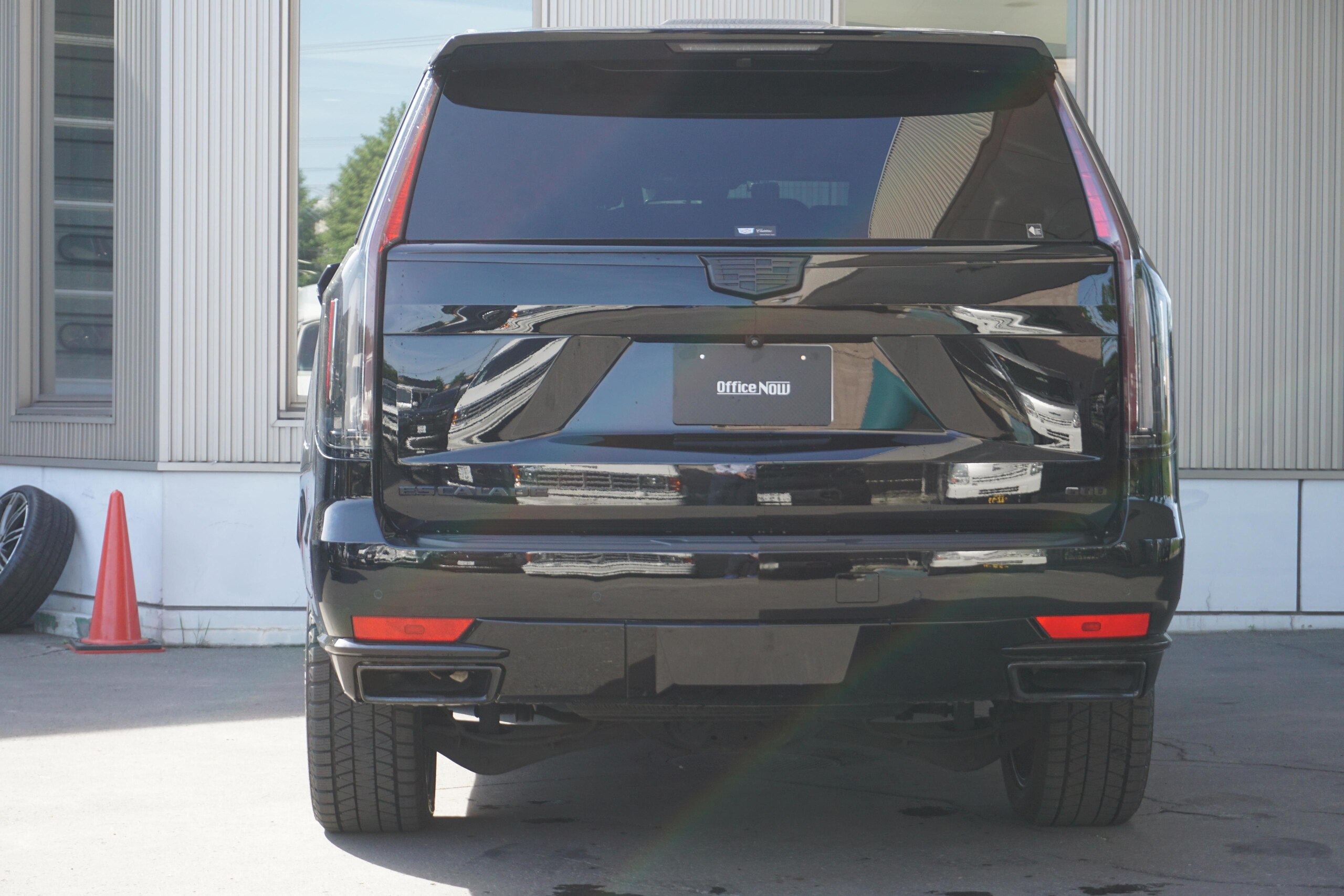 2021 Cadillac Escalade - キャデラック エスカレード スポーツ 4WD ディーラー車両 / SPORT純正 22AW / ETC / 各所ペイント / セールブラック / AKGサラウンドシステム