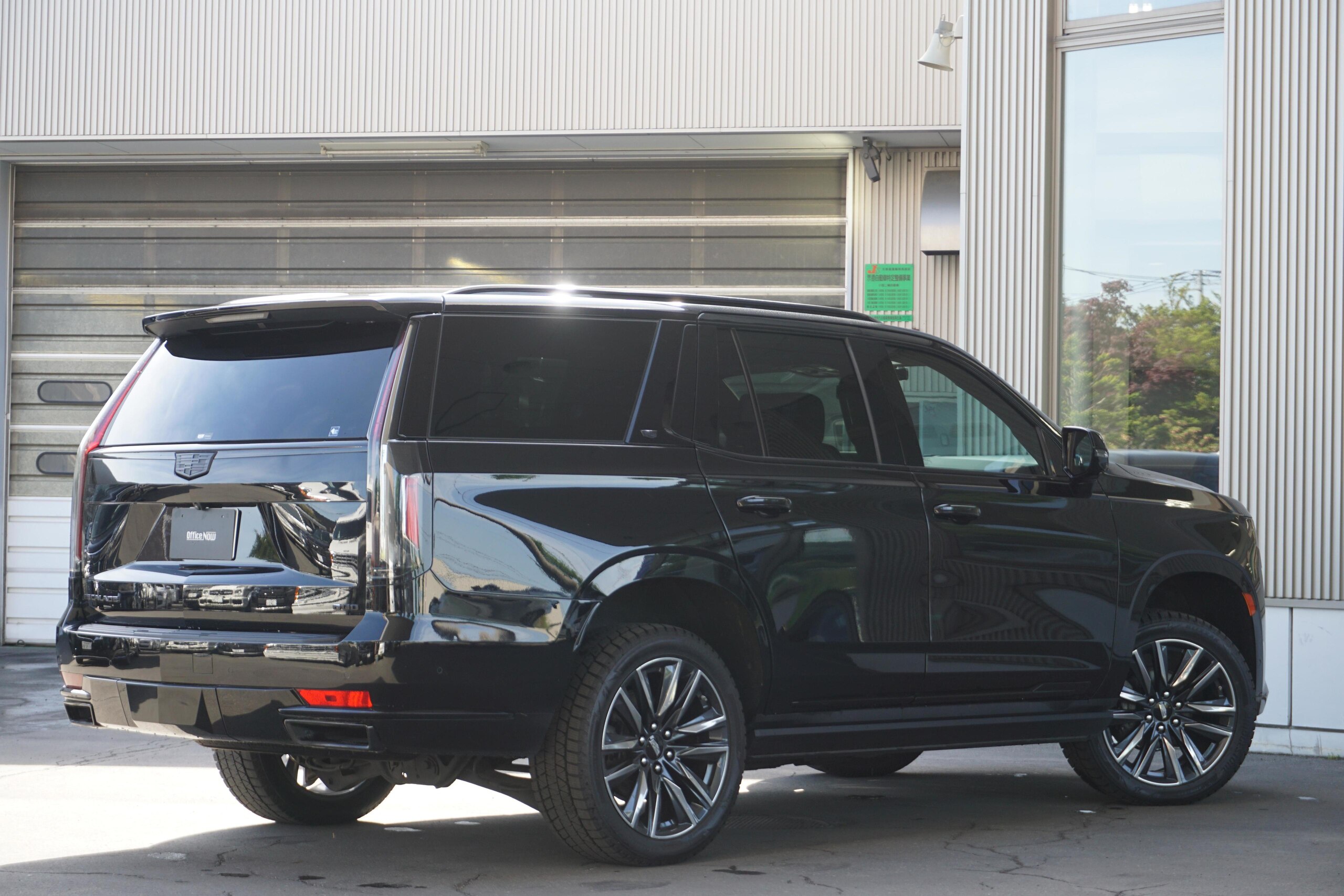 2021 Cadillac Escalade - キャデラック エスカレード スポーツ 4WD ディーラー車両 / SPORT純正 22AW / ETC / 各所ペイント / セールブラック / AKGサラウンドシステム