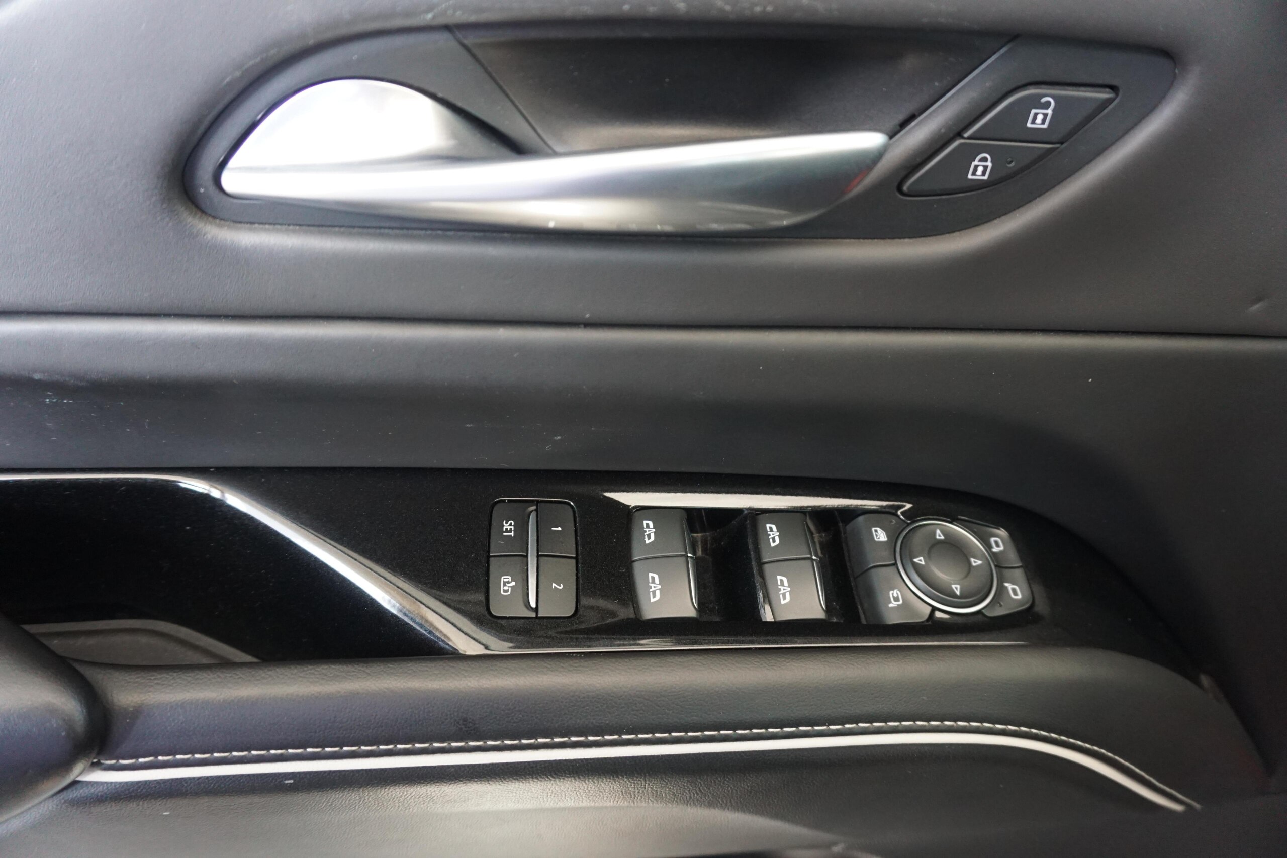 2021 Cadillac Escalade - キャデラック エスカレード スポーツ 4WD ディーラー車両 / SPORT純正 22AW / ETC / 各所ペイント / セールブラック / AKGサラウンドシステム