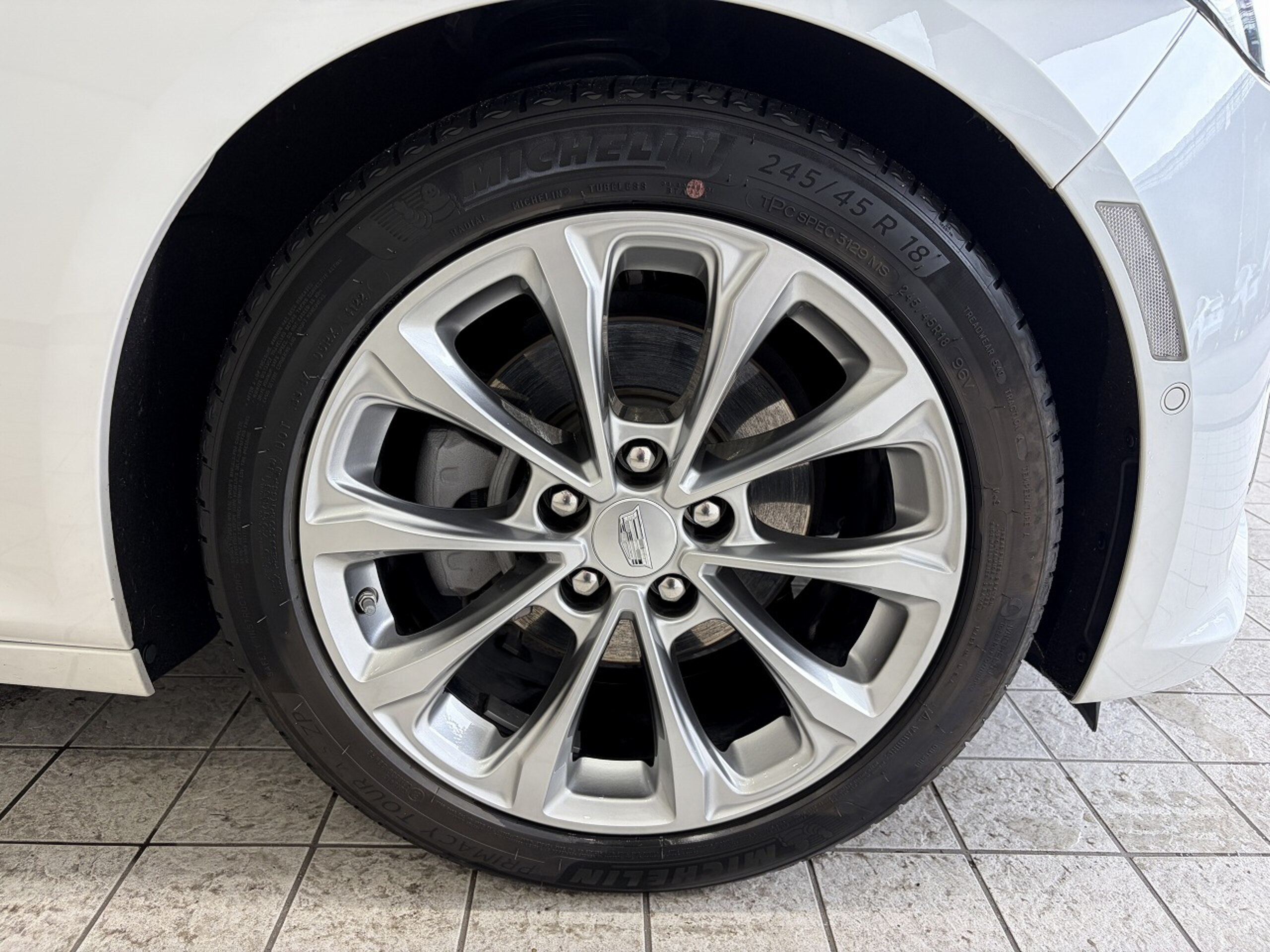 2024 Cadillac CT5 - キャデラック CT5 プラチナム 正規ディーラー車 1オーナー 弊社ユーザー様買い取り車両 AppleCarPlay&AndroidAuto アダプティブクルーズコントロール シートヒーター ベンチレーション ヘッドアップディスプレイ ステアリングヒーター