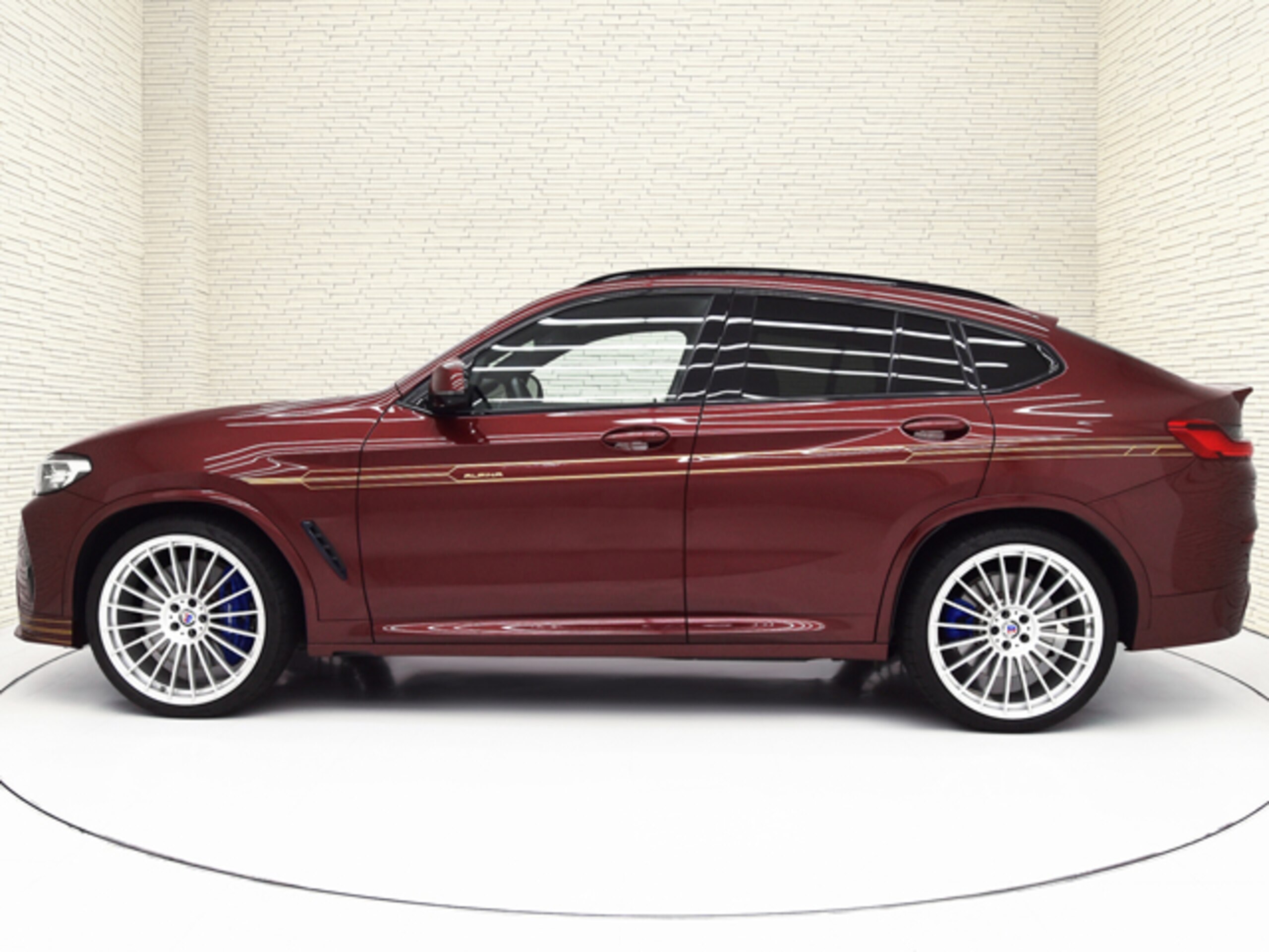 2022 BMW Alpina XD4 - 2022 بي إم دبليو ألبينا XD4