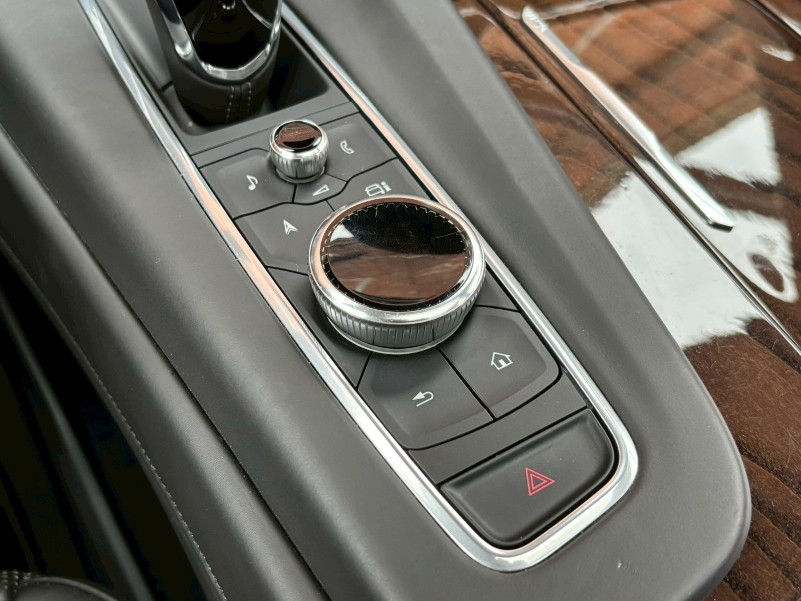 2021 Cadillac Escalade - キャデラック エスカレード プラチナム 4WD ブラックレザーシート/サンルーフ/AKGスピーカー/リアモニター/電動サイドステップ/クールボックス/ナイトビジョン/ヘッドアップディスプレイ/アンビエントライト/360度カメラ/アダプティブクルーズコントロール/ETC