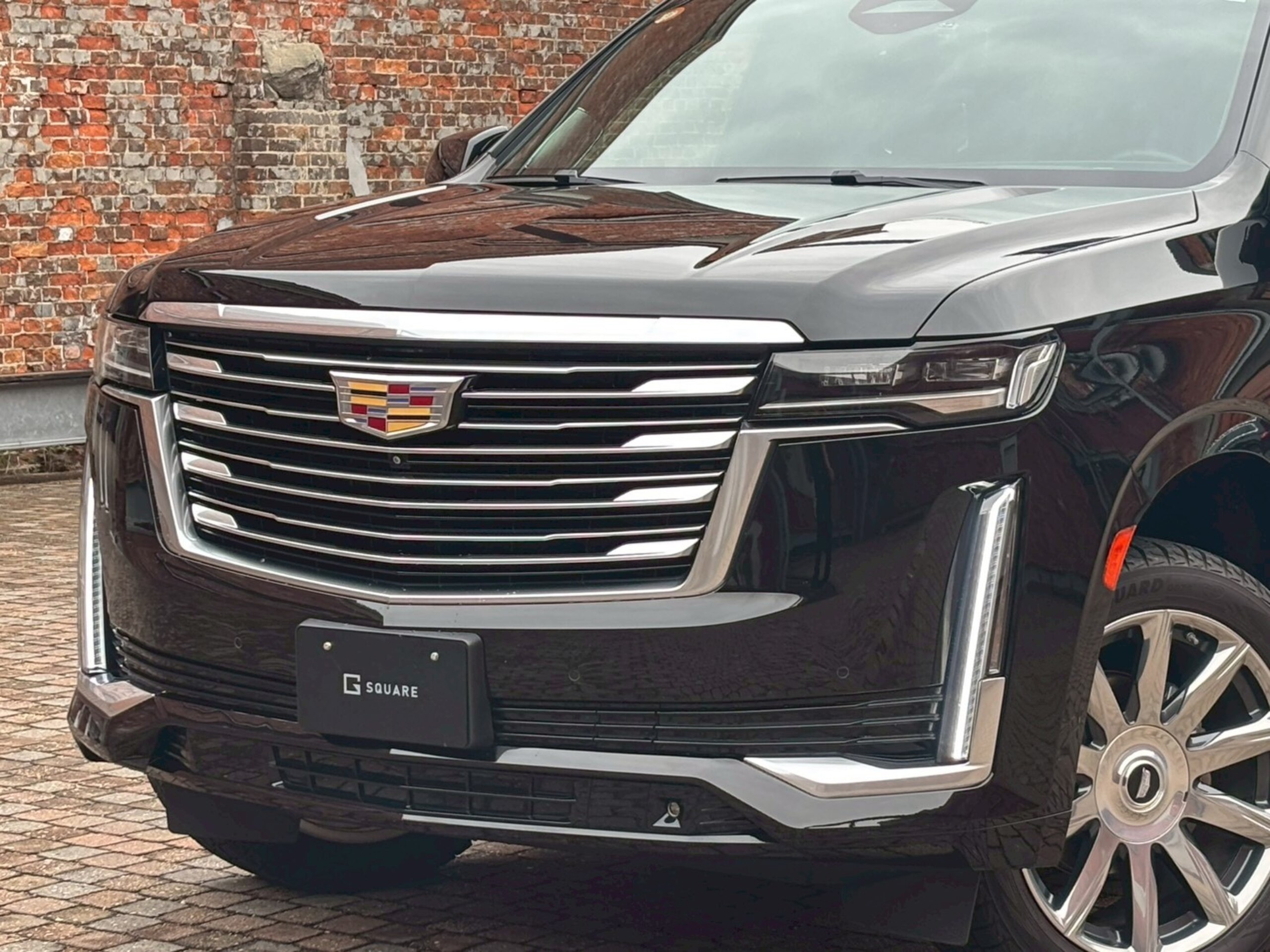 2021 Cadillac Escalade - キャデラック エスカレード プラチナム 4WD ブラックレザーシート/サンルーフ/AKGスピーカー/リアモニター/電動サイドステップ/クールボックス/ナイトビジョン/ヘッドアップディスプレイ/アンビエントライト/360度カメラ/アダプティブクルーズコントロール/ETC