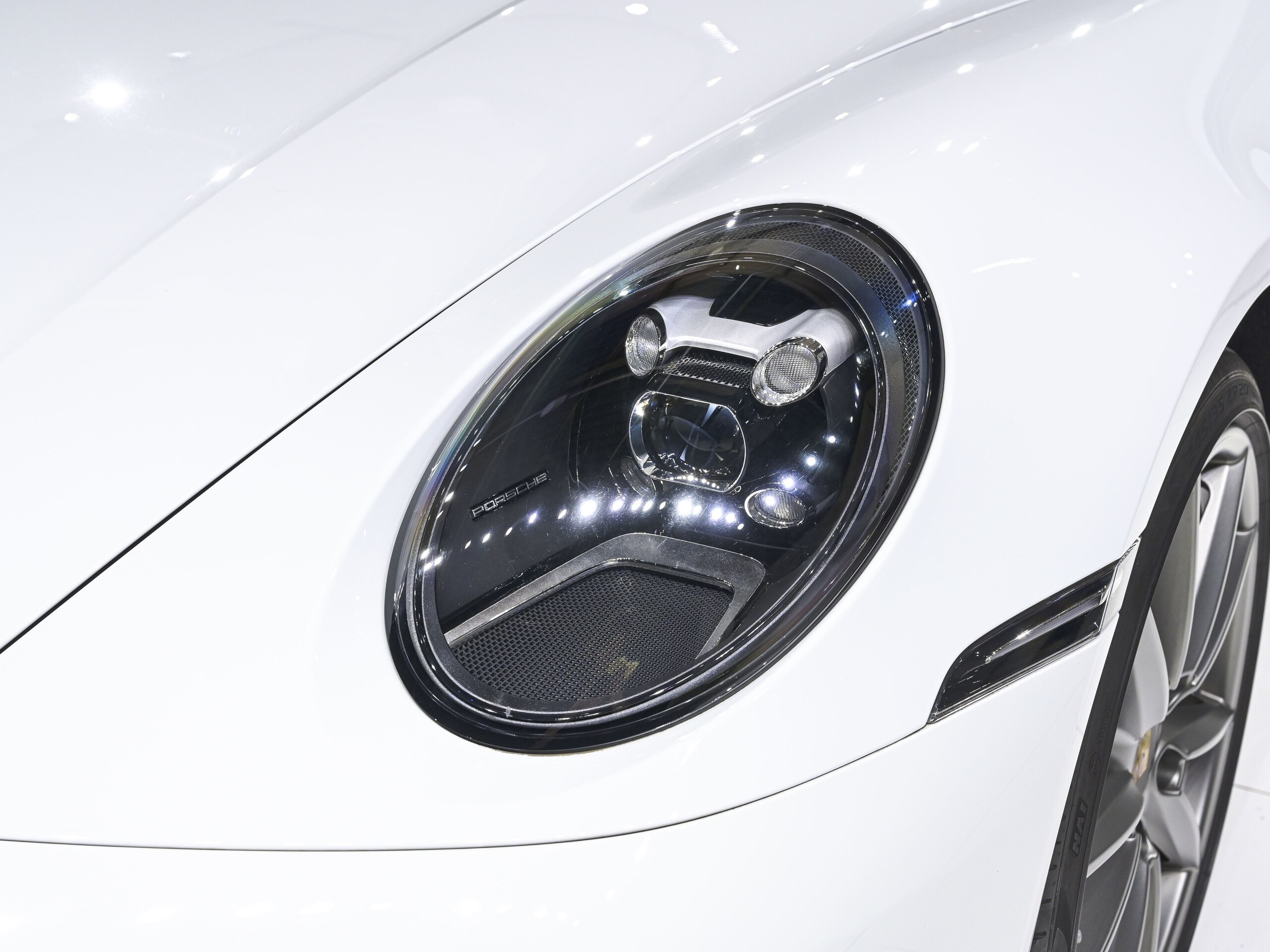 2024 Porsche 911 - ポルシェ 911 カレラ PDK スポーツクロノPKG スポーツエグゾーストシステム 20/21インチCarreraSホイール ブラッシュドアルミニウムインテリアPKG シートベンチレーション ストレージPKG プライバシーガラス