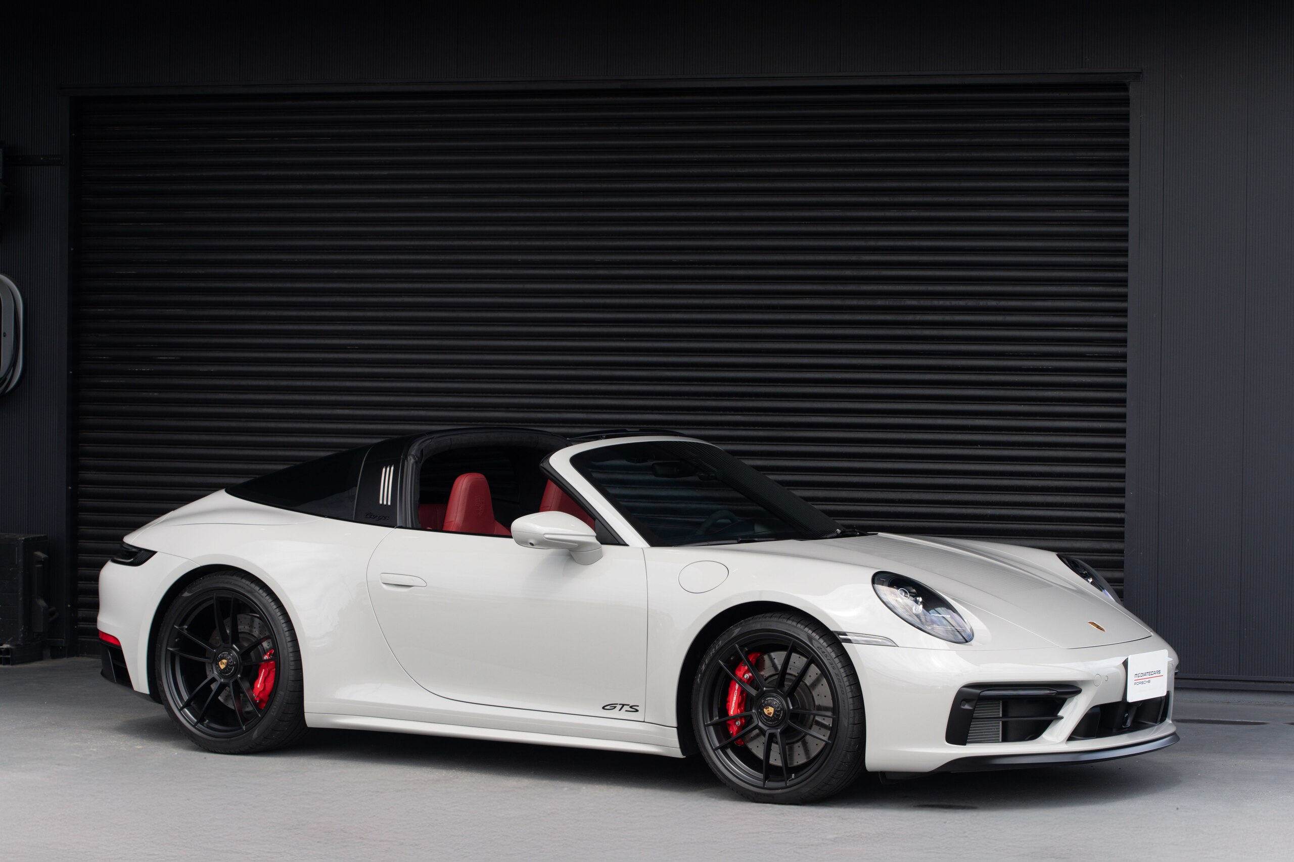 2024 Porsche 911 - ポルシェ 911 タルガ4 GTS PDK クレヨン PSMP3年加入中 新車保証R9年11月までプロテクションフィルム施工済み ボルドーレッド幌 ACC Fリフト ボルドーレッド&ブラックレザーインテリア