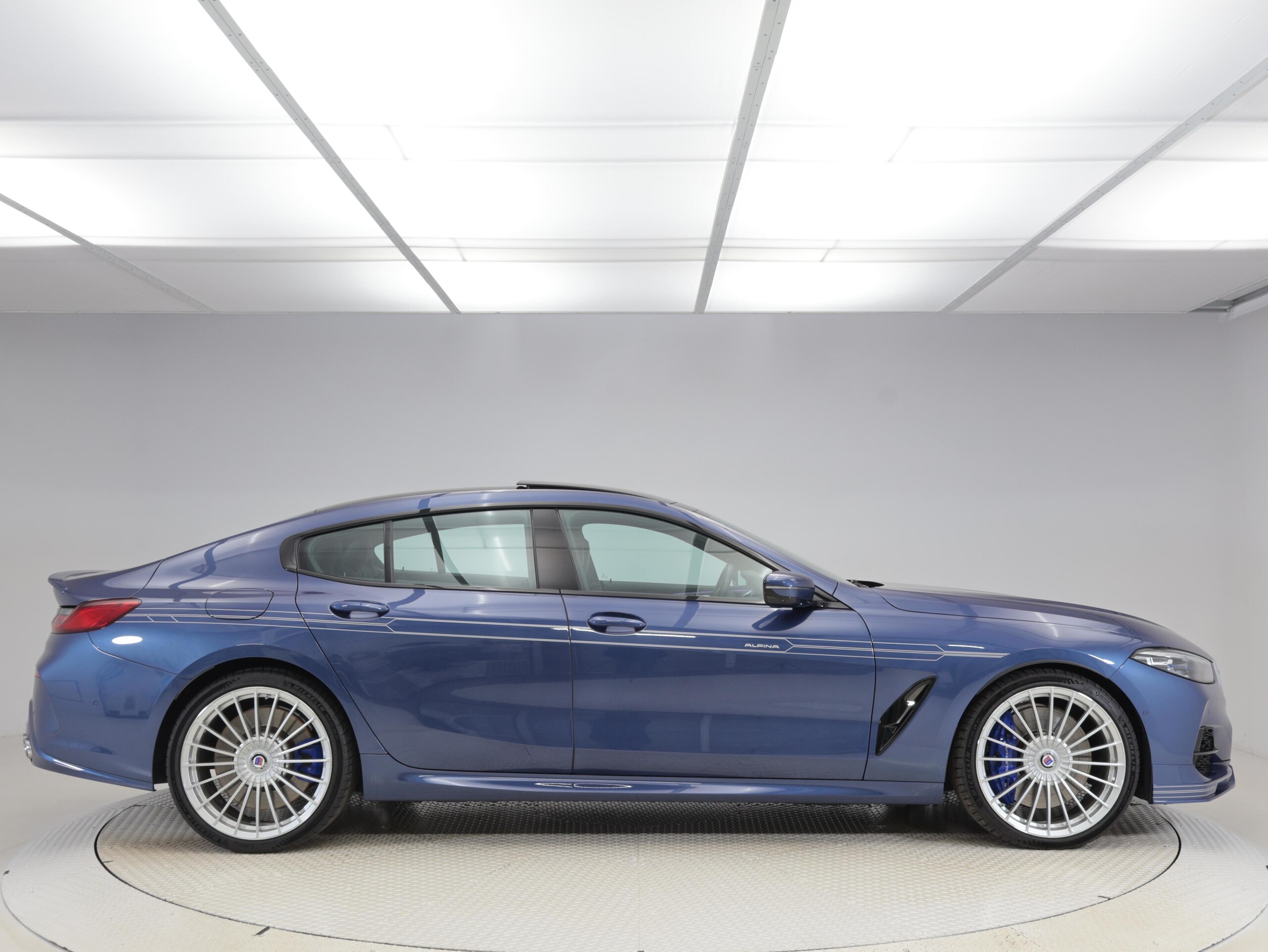 2021 BMW ALPINA B8 Gran Coupe - ＢＭＷアルピナ B8グランクーペ アルラット 4WD 1年保証 パノラマルーフ レザーシート 21インチAW Harman/Kardon アクティブクルーズコントロール ヘッドアップディスプレイ スイッチトロニック レーザーライト 全周囲カメラ 前後センサー 衝突軽減