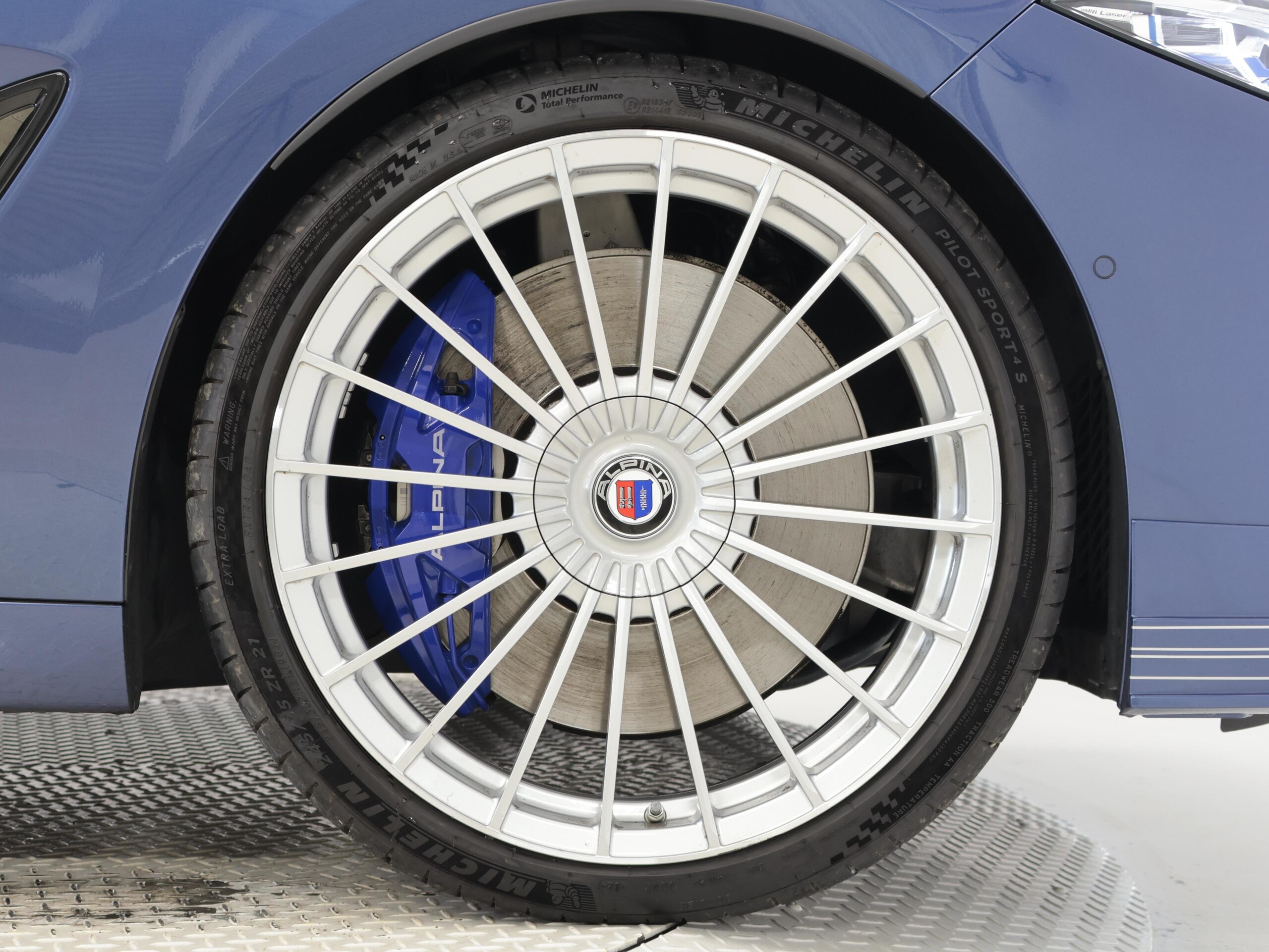 2021 BMW ALPINA B8 Gran Coupe - ＢＭＷアルピナ B8グランクーペ アルラット 4WD 1年保証 パノラマルーフ レザーシート 21インチAW Harman/Kardon アクティブクルーズコントロール ヘッドアップディスプレイ スイッチトロニック レーザーライト 全周囲カメラ 前後センサー 衝突軽減