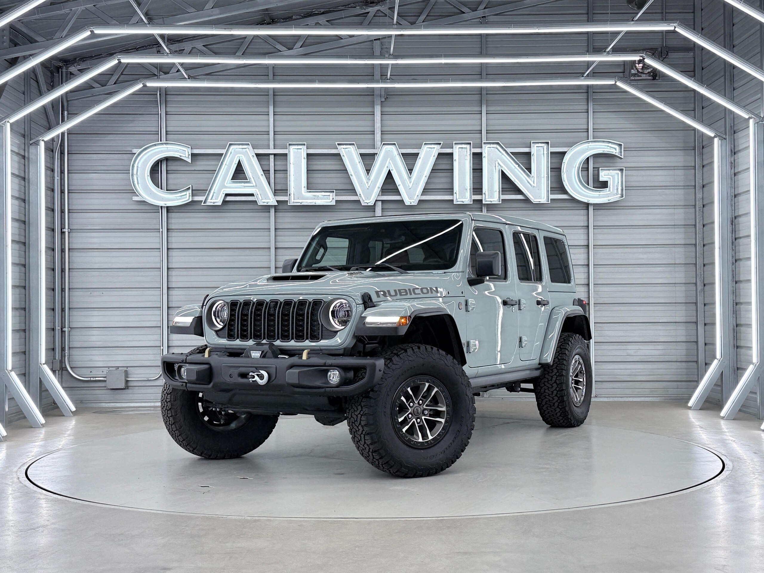 2024 Jeep Wrangler - ジープ ラングラー ルビコン392 V8 レッドレザー スカイトップ 純正可変マフラー 12.3インチモニター フロント12wayパワーシート ワイヤレスアップルカープレイ ビルシュタインアルミダンパー アダプティブクルーズコントロールwithストップ