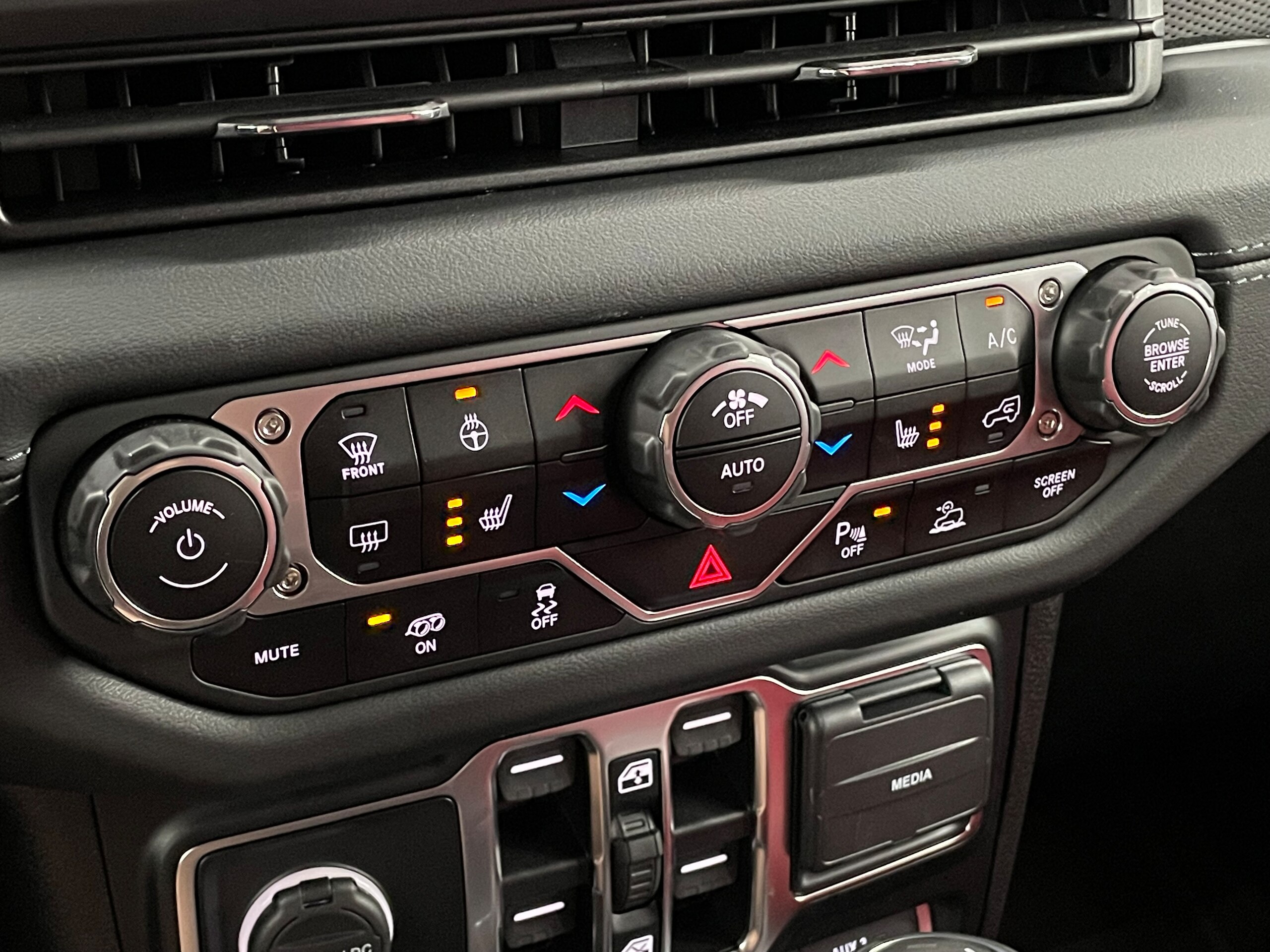 2024 Jeep Wrangler - ジープ ラングラー ルビコン392 V8 レッドレザー スカイトップ 純正可変マフラー 12.3インチモニター フロント12wayパワーシート ワイヤレスアップルカープレイ ビルシュタインアルミダンパー アダプティブクルーズコントロールwithストップ