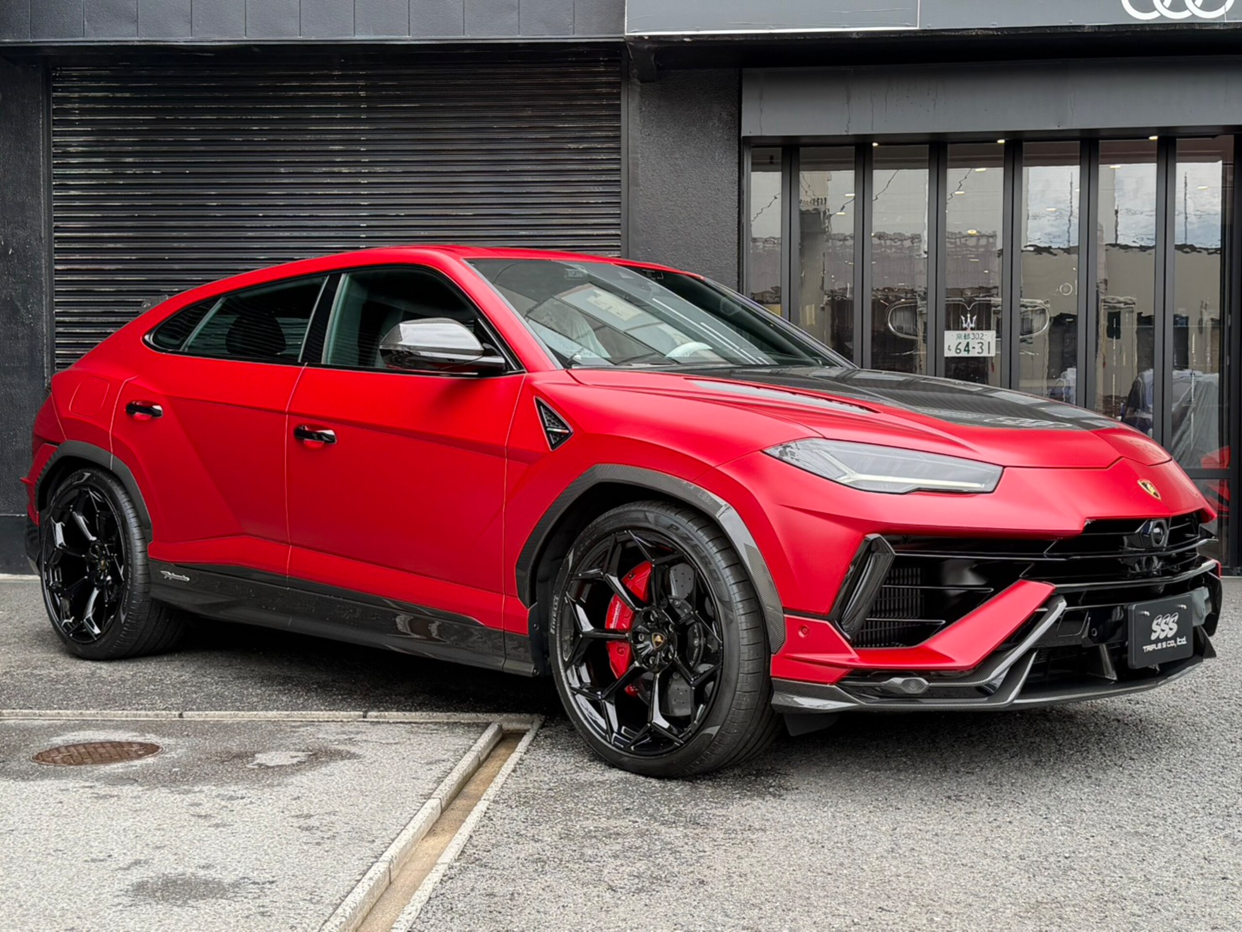 2025 Lamborghini Urus - ランボルギーニ ウルス ペルフォルマンテ 4WD マットプロテクション パノラマルーフ カーボンボンネット カーボンリップ 23インチホイール アルカンターラインテリア レッドステッチ スポーツシートカラーシートベルト カーボンインテリアパネル