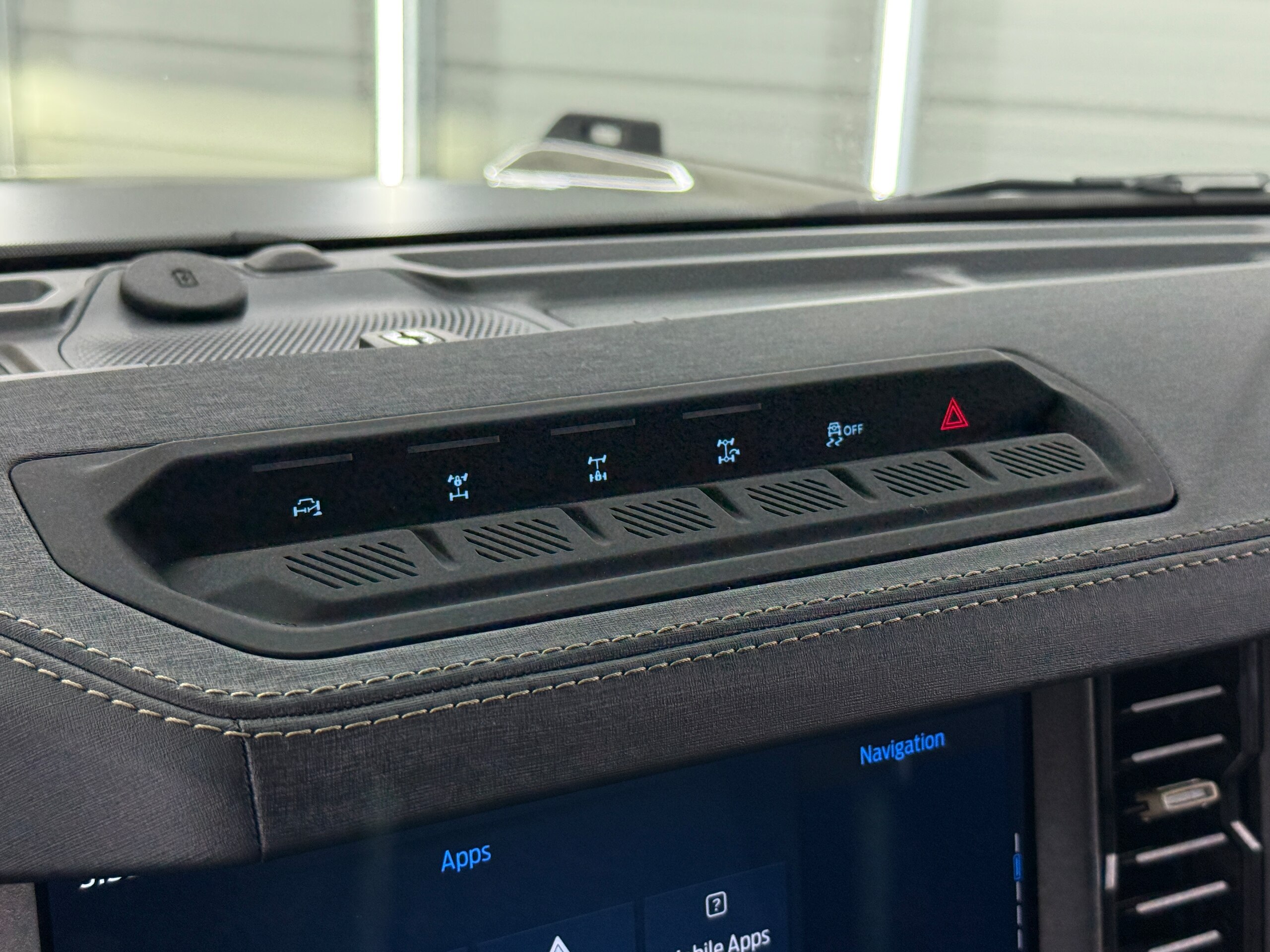 2025 Ford Bronco - フォード ブロンコ バッドランズ 新色マーシュグレー ブラックアピアランスPKG ブラックレザーシート ハイフェンダー ビルシュタインショック 35インチタイヤ アップルカープレイ アダプティブクルーズコントロール B&O12スピーカー 12インチモニター