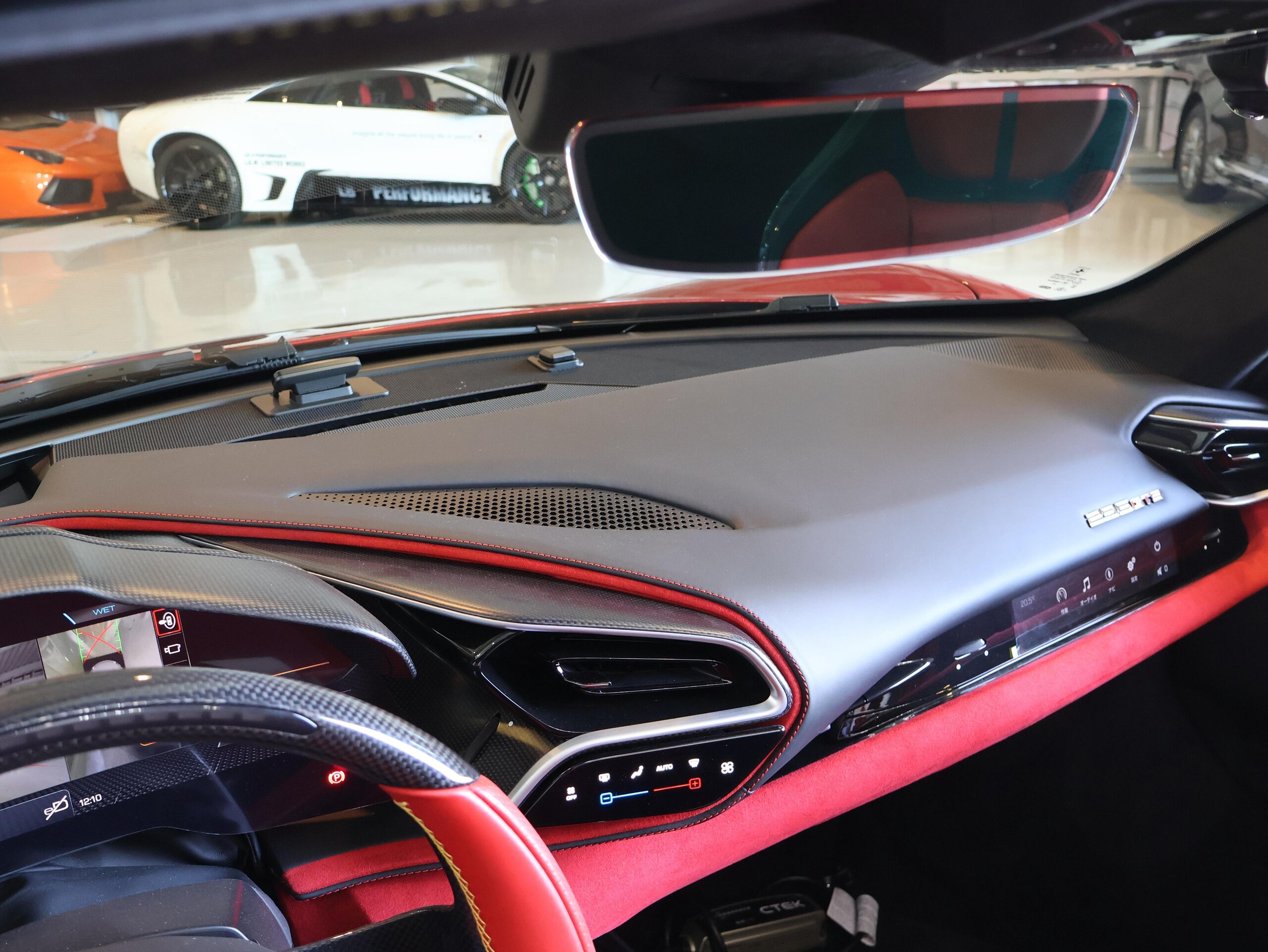 2023 Ferrari 296GTS - フェラーリ 296GTS F1 DCT 正規ディーラー車 2オーナ車 APPLE CARPLAY ADAS FULL PACK ADAPTIVE FRONTUGHT SYSTEM TWO-TONE BODYWORK ENGINE COVERS IN CARBON FIBRE REAR DIFFUSER IN CARBON FIBERE