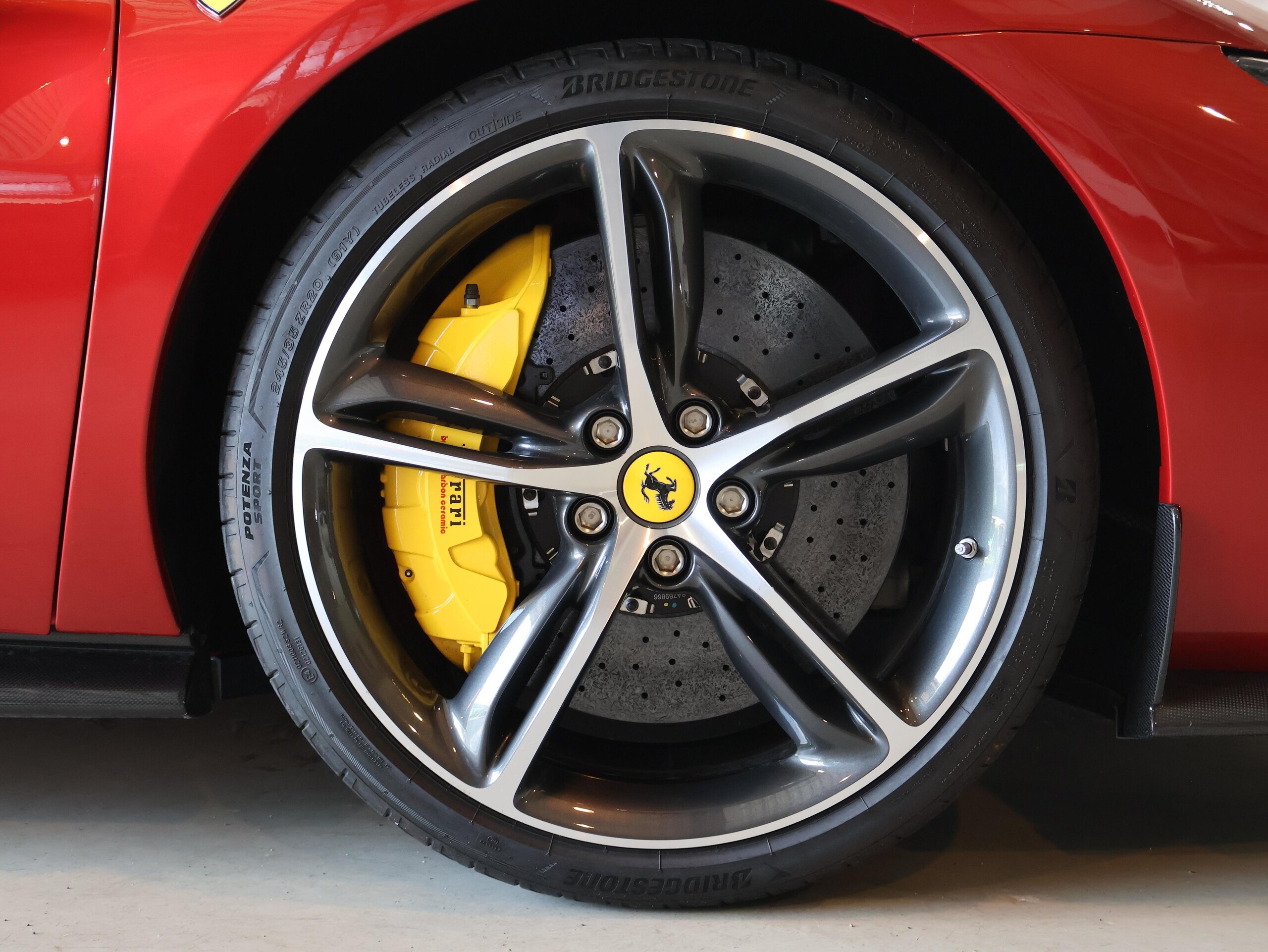 2023 Ferrari 296GTS - フェラーリ 296GTS F1 DCT 正規ディーラー車 2オーナ車 APPLE CARPLAY ADAS FULL PACK ADAPTIVE FRONTUGHT SYSTEM TWO-TONE BODYWORK ENGINE COVERS IN CARBON FIBRE REAR DIFFUSER IN CARBON FIBERE
