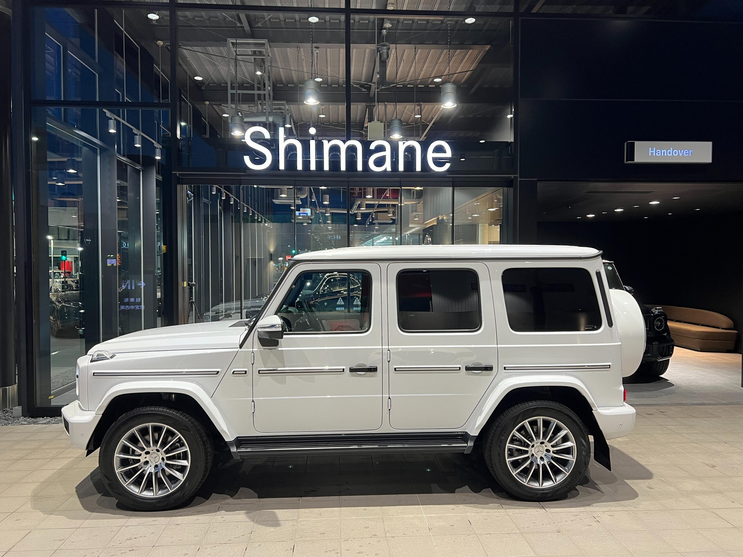 2023 Mercedes-Benz G-Class - メルセデス・ベンツ Gクラス G400d AMGライン ディーゼルターボ 4WD /認定中古車2年保証/1オーナー車/Gmanufakturプログラム/ラグジュアリーPKG/アダプティブダンピングシステム/ボディ同色スペアタイヤリング/内装ナッパレザー・プラチナホワイト/レッドシートベルト