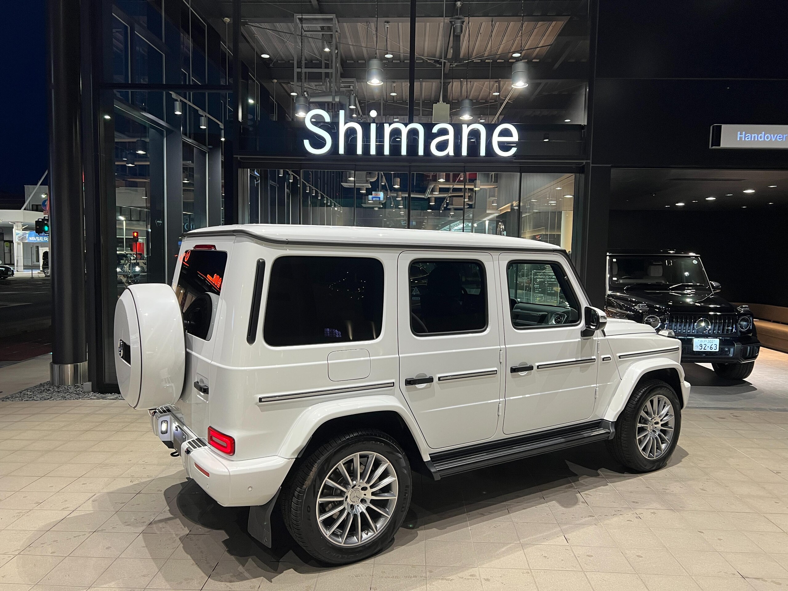 2023 Mercedes-Benz G-Class - メルセデス・ベンツ Gクラス G400d AMGライン ディーゼルターボ 4WD /認定中古車2年保証/1オーナー車/Gmanufakturプログラム/ラグジュアリーPKG/アダプティブダンピングシステム/ボディ同色スペアタイヤリング/内装ナッパレザー・プラチナホワイト/レッドシートベルト