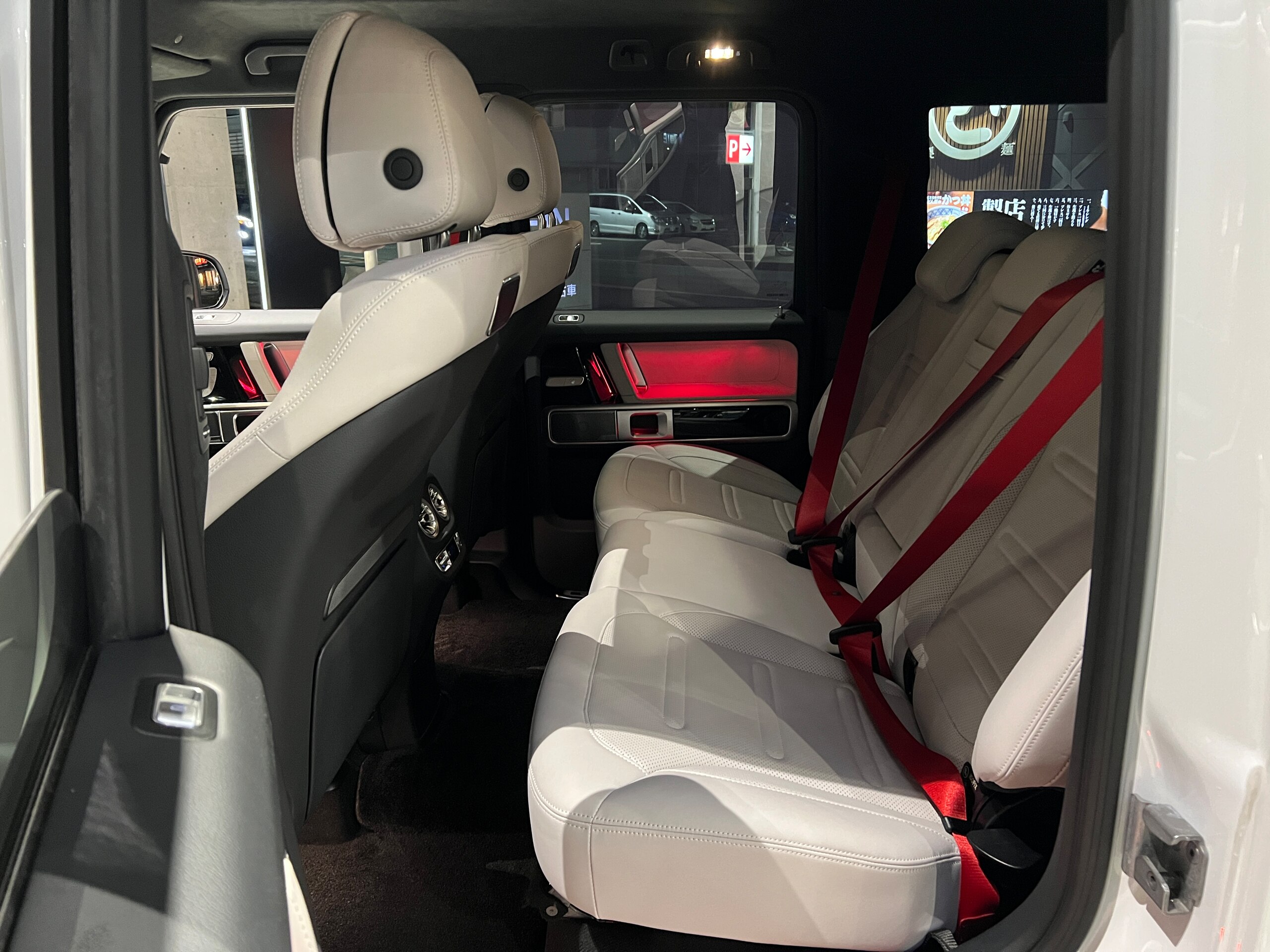 2023 Mercedes-Benz G-Class - メルセデス・ベンツ Gクラス G400d AMGライン ディーゼルターボ 4WD /認定中古車2年保証/1オーナー車/Gmanufakturプログラム/ラグジュアリーPKG/アダプティブダンピングシステム/ボディ同色スペアタイヤリング/内装ナッパレザー・プラチナホワイト/レッドシートベルト