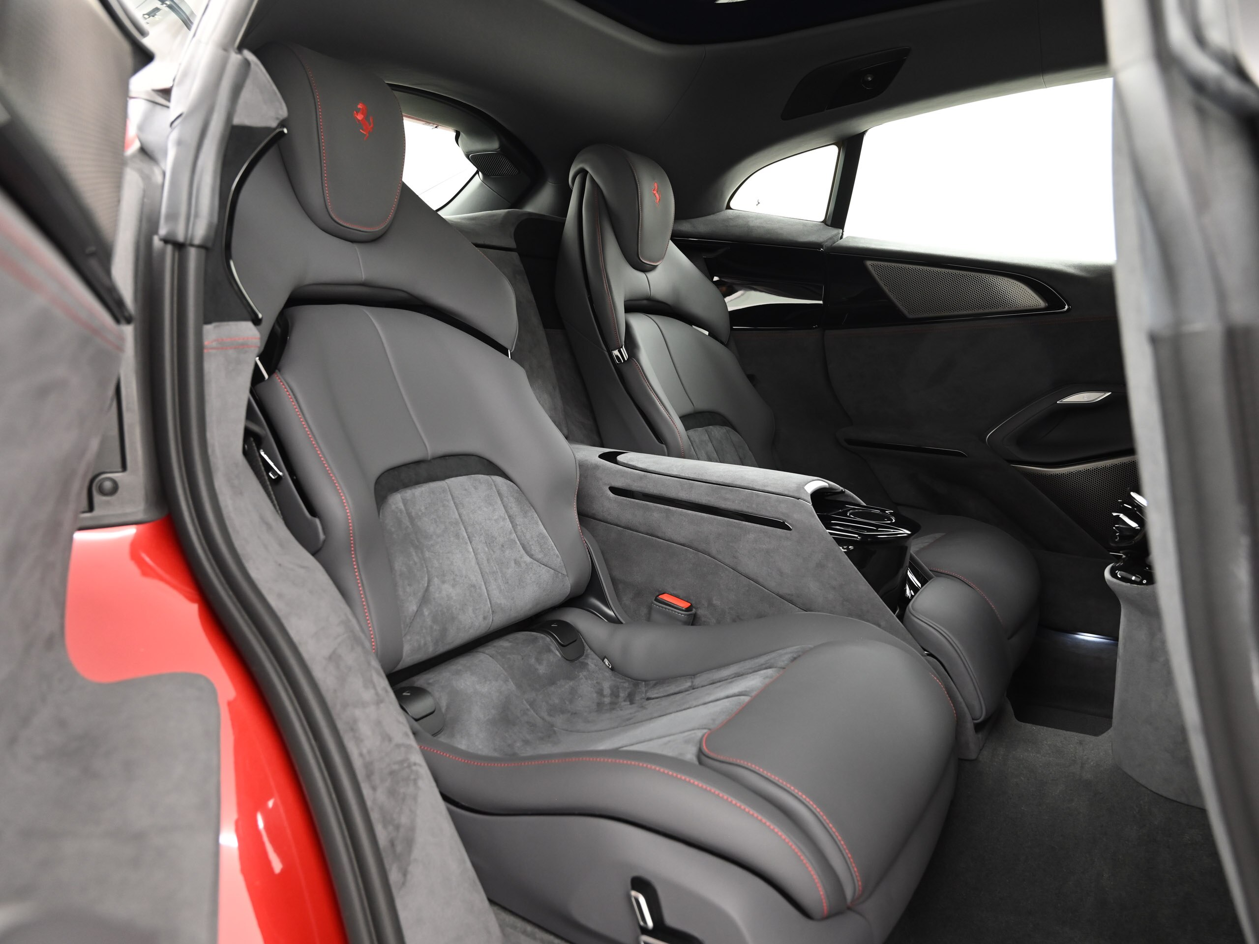 2024 Ferrari Purosangue - フェラーリ プロサングエ F1 DCT 4WD LED付ステアリング 23インチダイヤモンド研磨仕上鍛造ホイール サラウンドビューカメラ カーペット刺繍