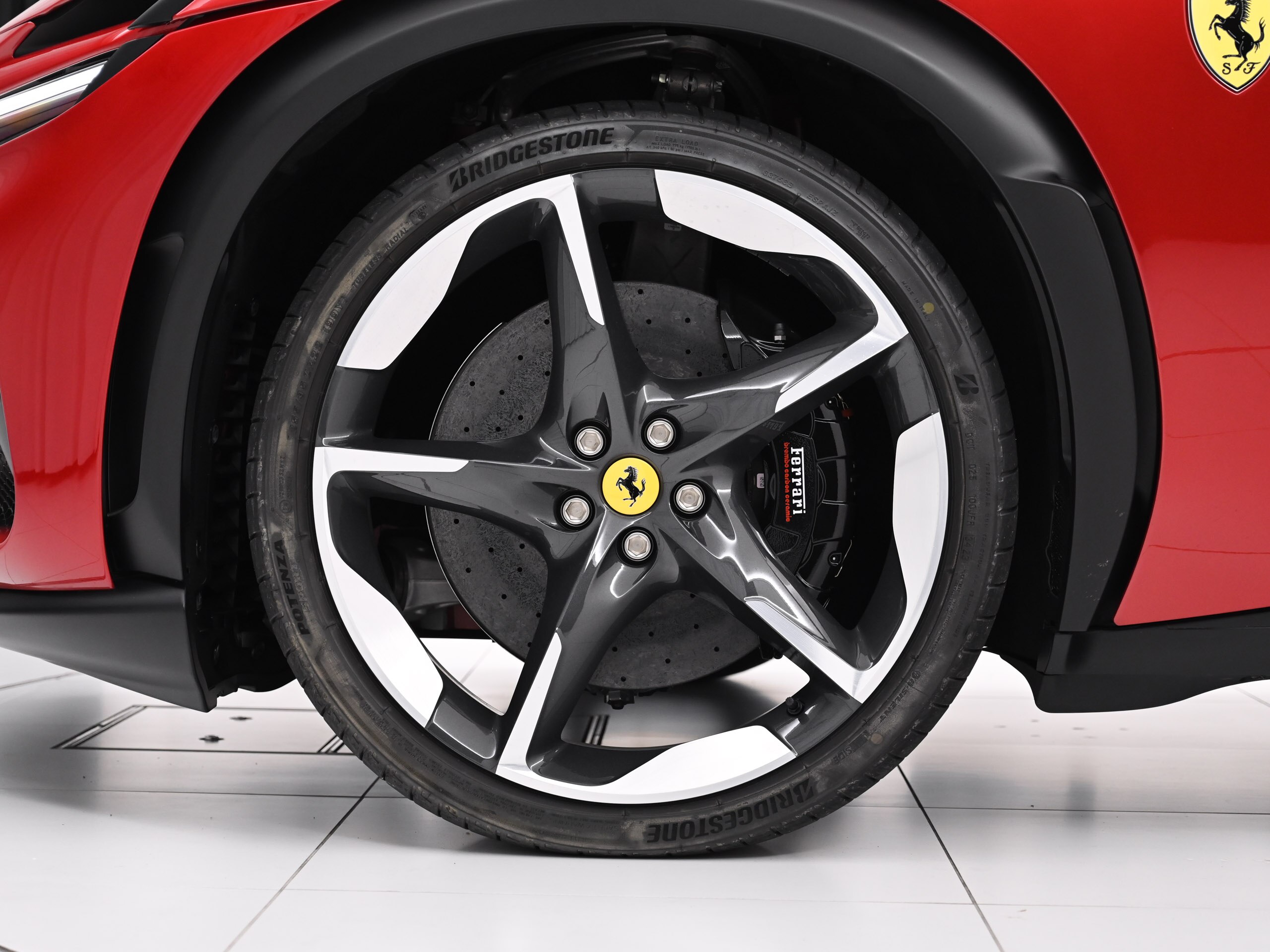 2024 Ferrari Purosangue - フェラーリ プロサングエ F1 DCT 4WD LED付ステアリング 23インチダイヤモンド研磨仕上鍛造ホイール サラウンドビューカメラ カーペット刺繍