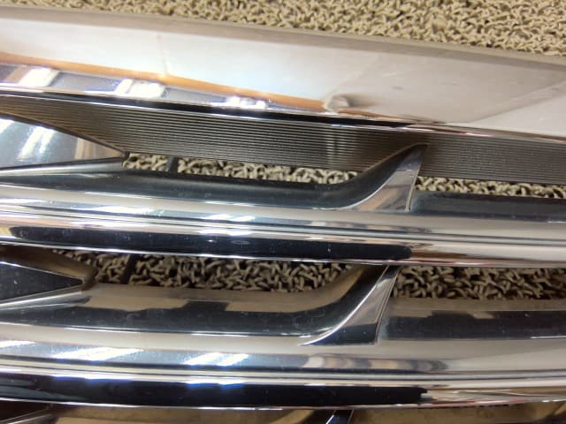 [Used]Radiator Grille TOYOTA Crown 2012 DBA-GRS200 5310030630