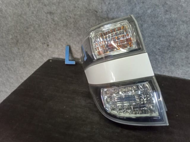 مصباح خلفي TOYOTA Vellfire موديل 2009