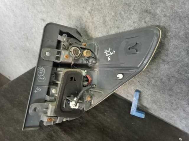 [Used]Left Tail Light TOYOTA Vellfire 2009 DBA-ANH20W 8156158090
