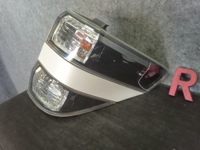 [Used]Right Tail Light TOYOTA Vellfire 2009 DBA-ANH20W 8155158090