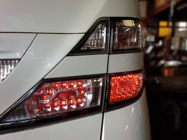 [Used]Right Tail Light TOYOTA Vellfire 2009 DBA-ANH20W 8155158090