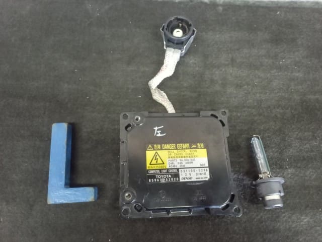 وحدة تحكم HID TOYOTA Vellfire موديل 2009