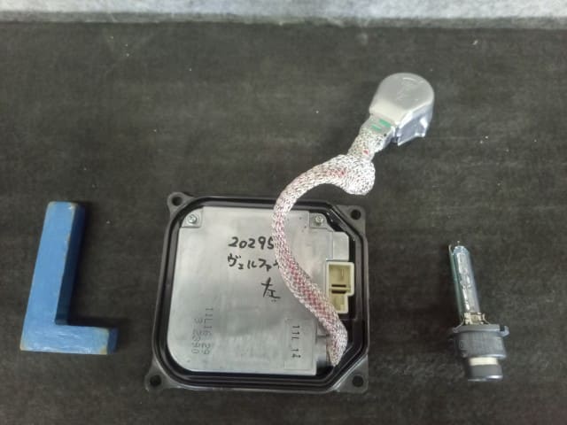 [Used]HID Control TOYOTA Vellfire 2009 DBA-ANH20W 8110752680