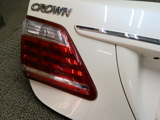 لوحة صندوق خلفي TOYOTA Crown موديل 2012