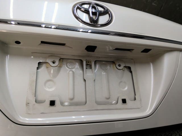 لوحة صندوق خلفي TOYOTA Crown موديل 2012