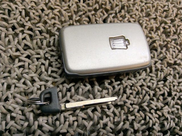 [Used]Keyless Entry Remote Control Key TOYOTA Crown 2012 DBA-GRS200 8999030180