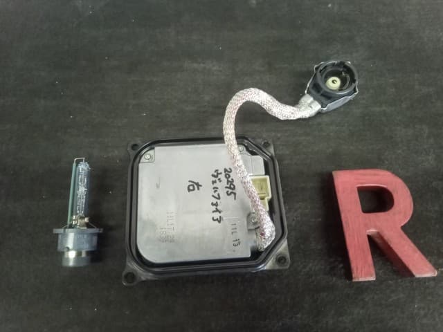 [Used]HID Control TOYOTA Vellfire 2009 DBA-ANH20W 8110752680