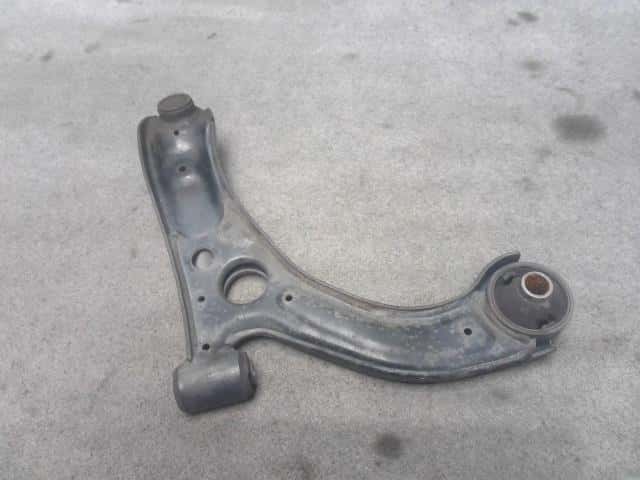 [Used]Front Left Lower Control Arm DAIHATSU Mira cocoa 2013 DBA-L675S 48069B2070